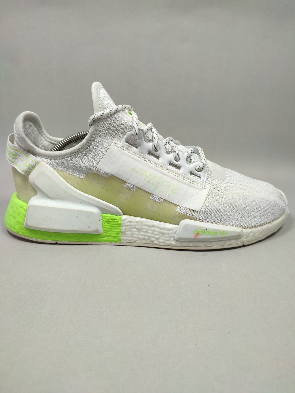 Adidas NMD R1 V2 . Size : EUR 45  | Premium