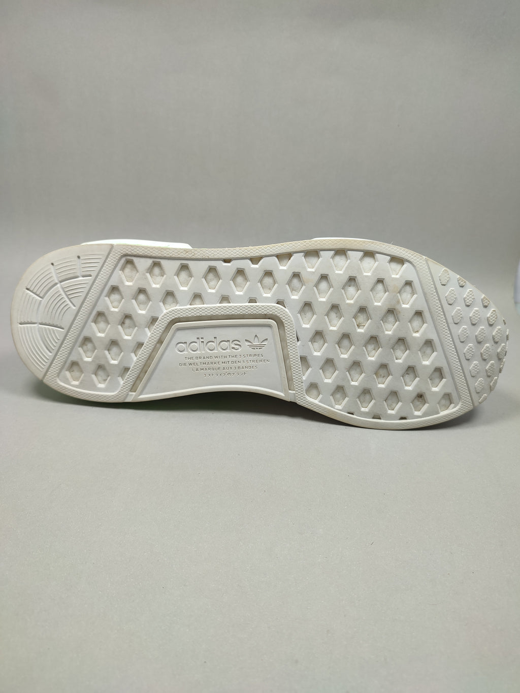 Adidas NMD R1 V2 . Size : EUR 45  | Premium