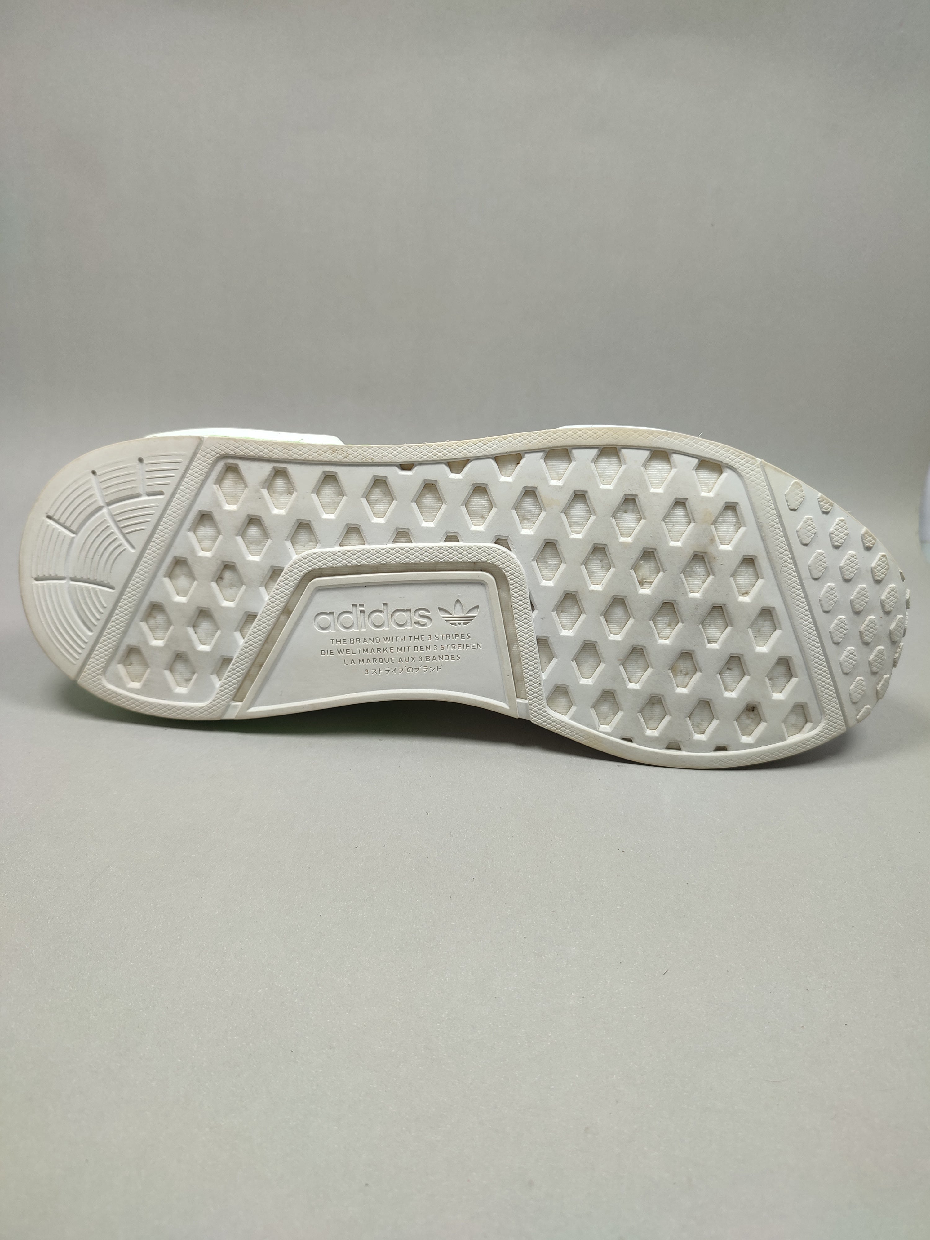 Adidas NMD R1 V2 . Size : EUR 45  | Premium