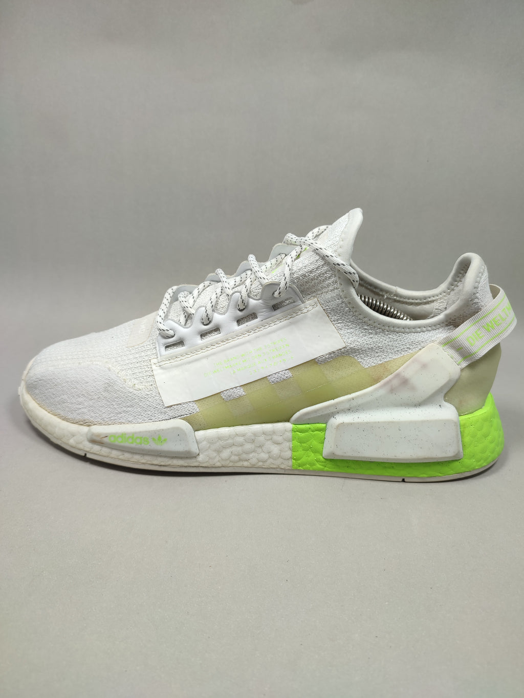 Adidas NMD R1 V2 . Size : EUR 45  | Premium