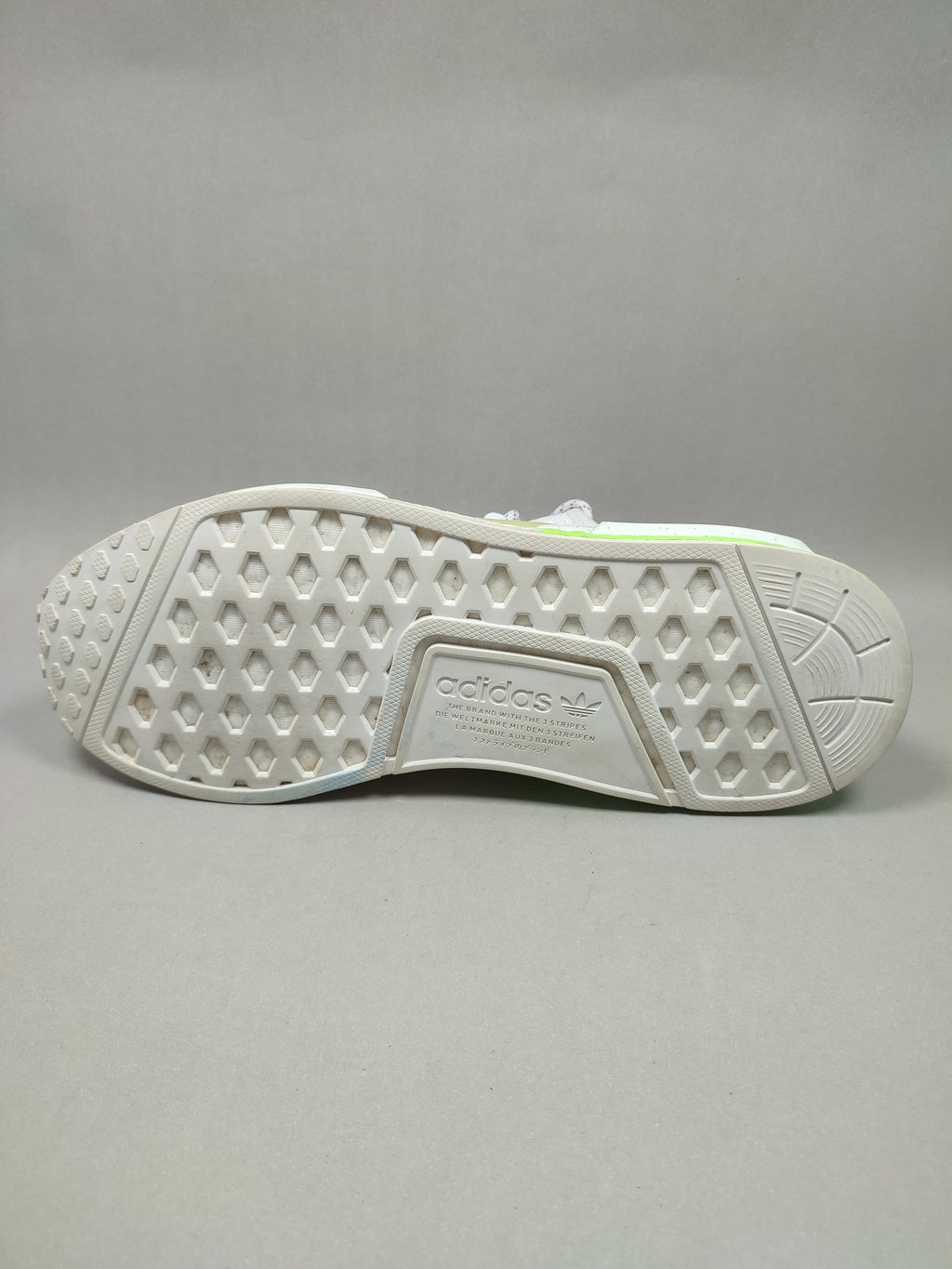 Adidas NMD R1 V2 . Size : EUR 45  | Premium