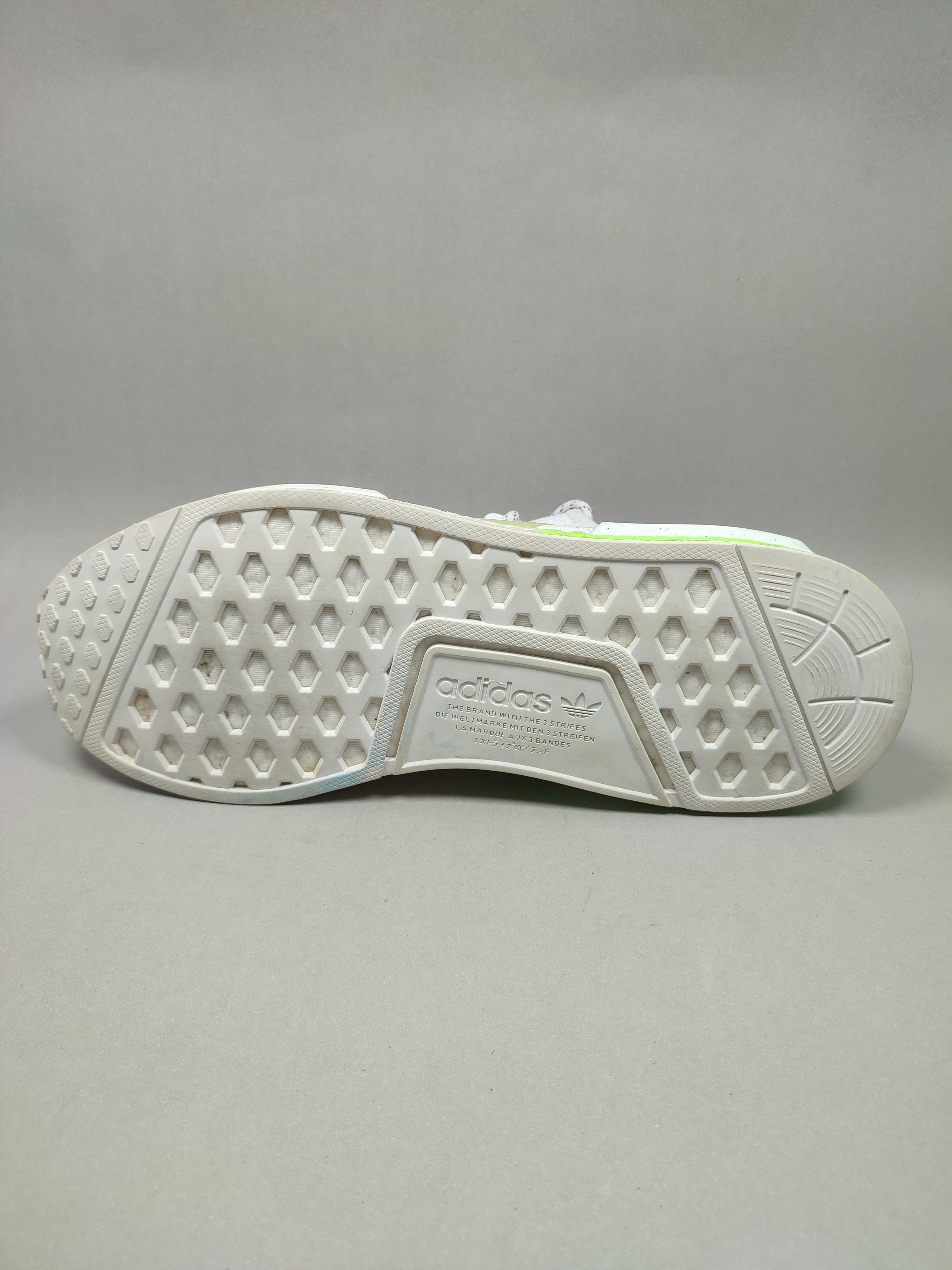 Adidas NMD R1 V2 . Size : EUR 45  | Premium