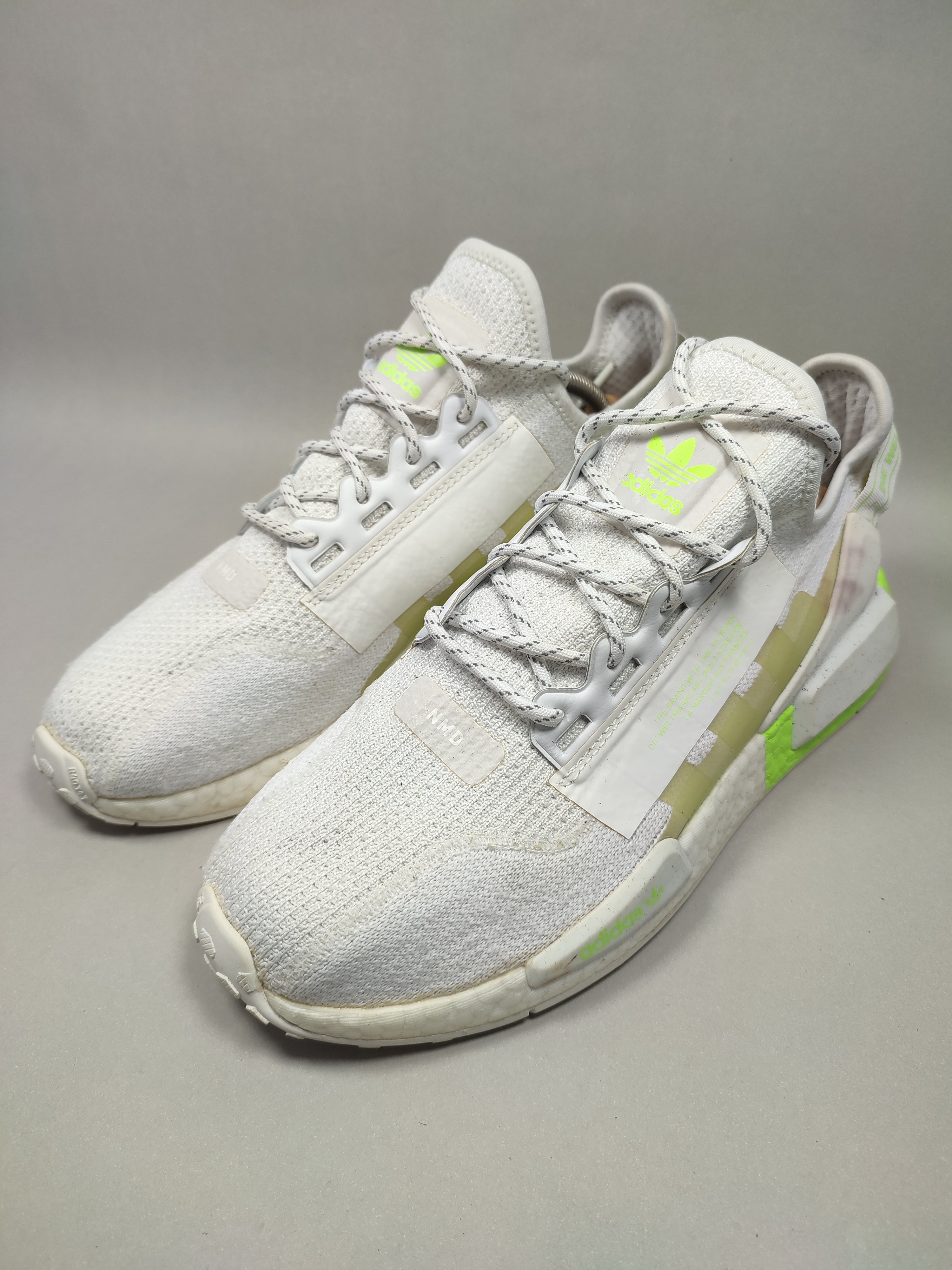 Adidas NMD R1 V2 . Size : EUR 45  | Premium