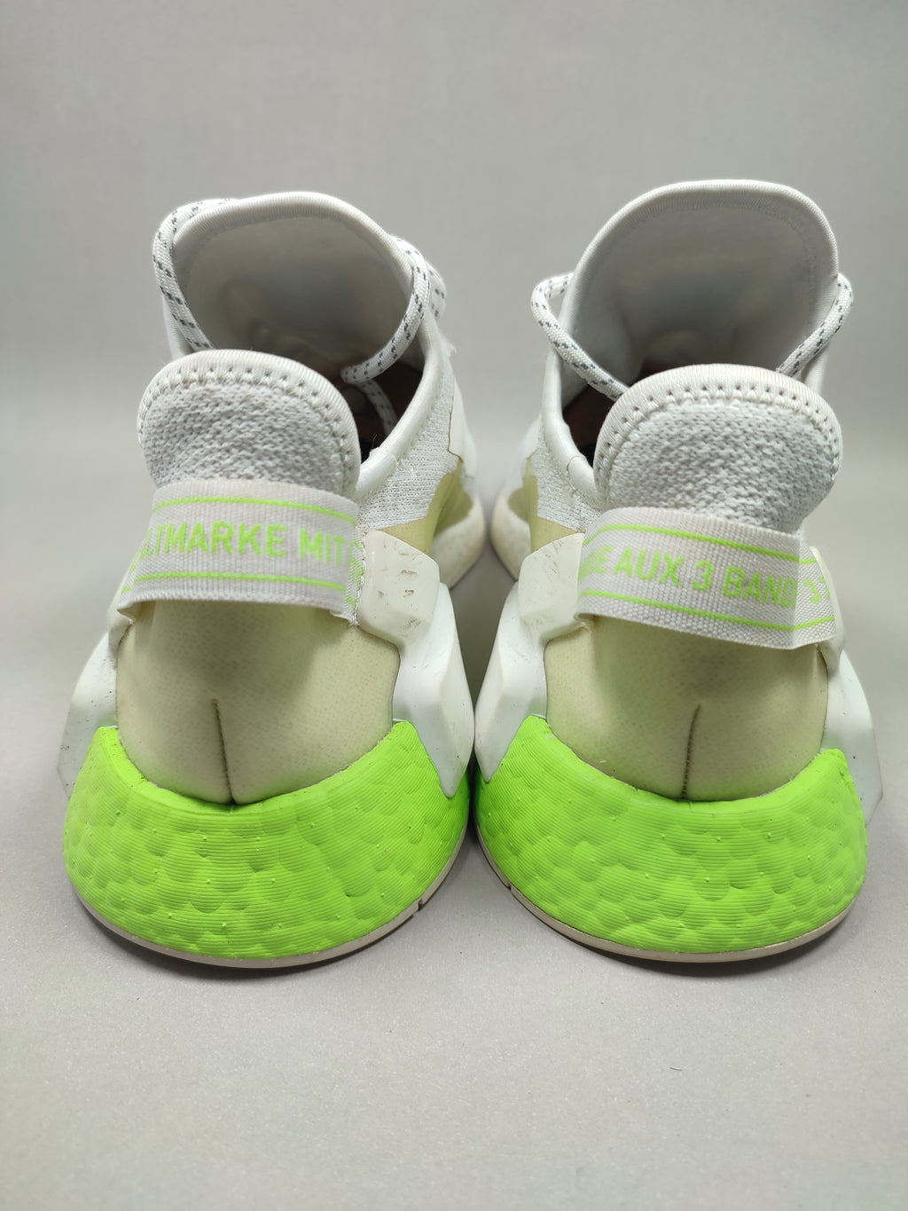 Adidas NMD R1 V2 . Size : EUR 45  | Premium