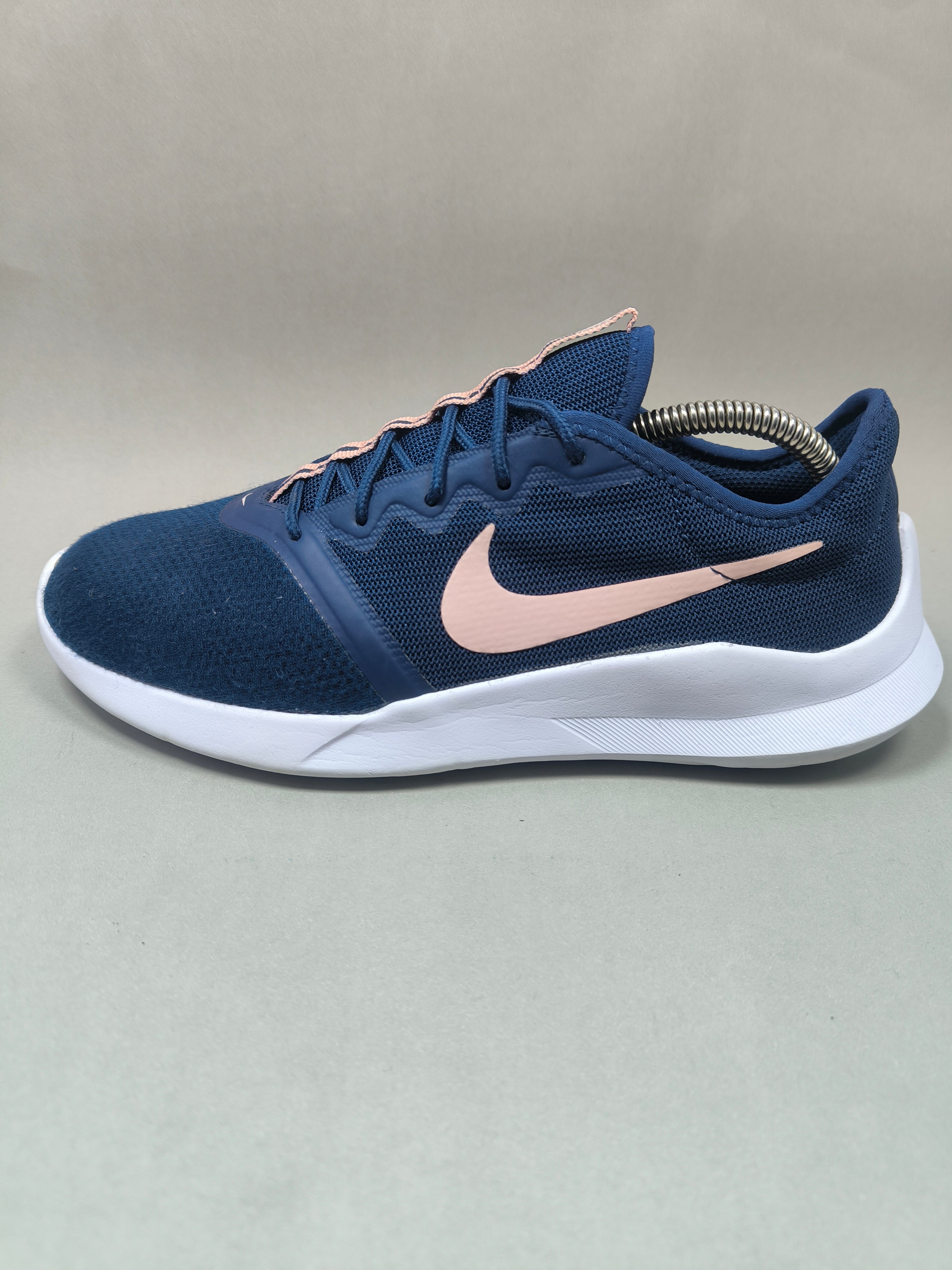 Nike Viale Tech Racer . Size : EUR  40 | Premium