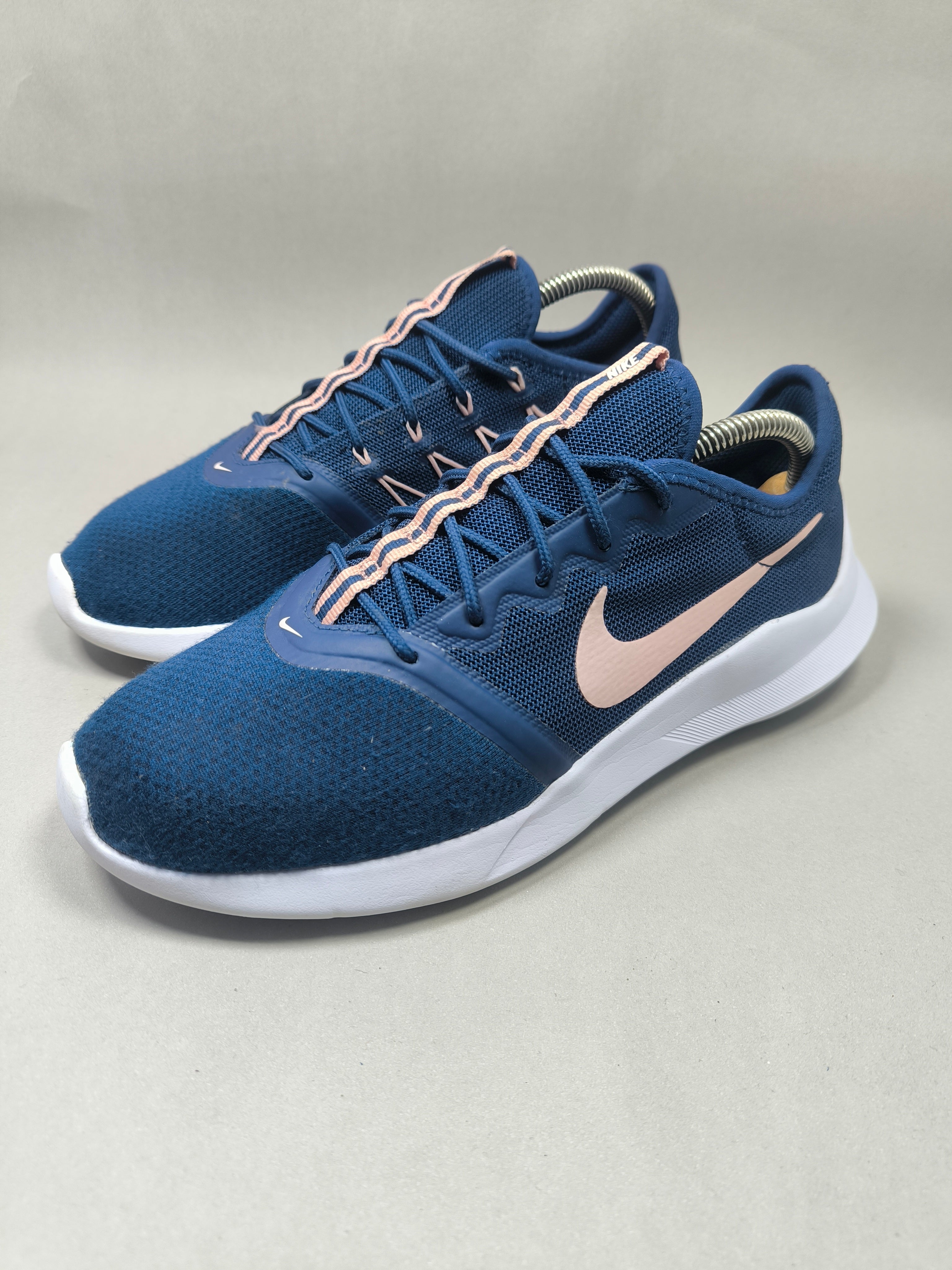 Nike Viale Tech Racer . Size : EUR  40 | Premium