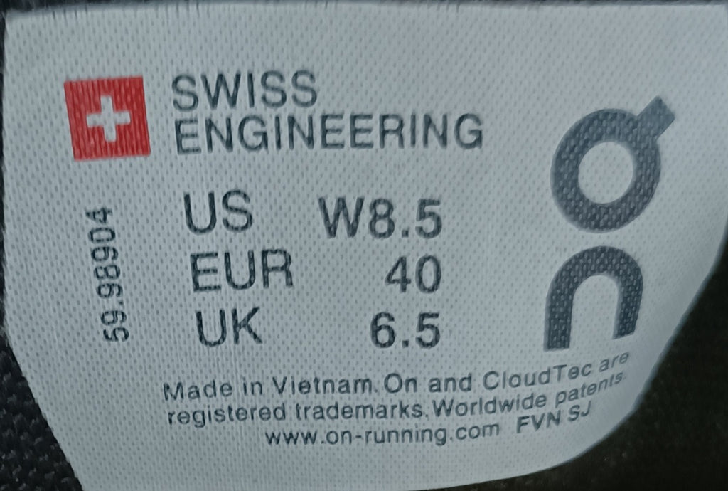 On Cloud . Size : EUR  40 | Premium