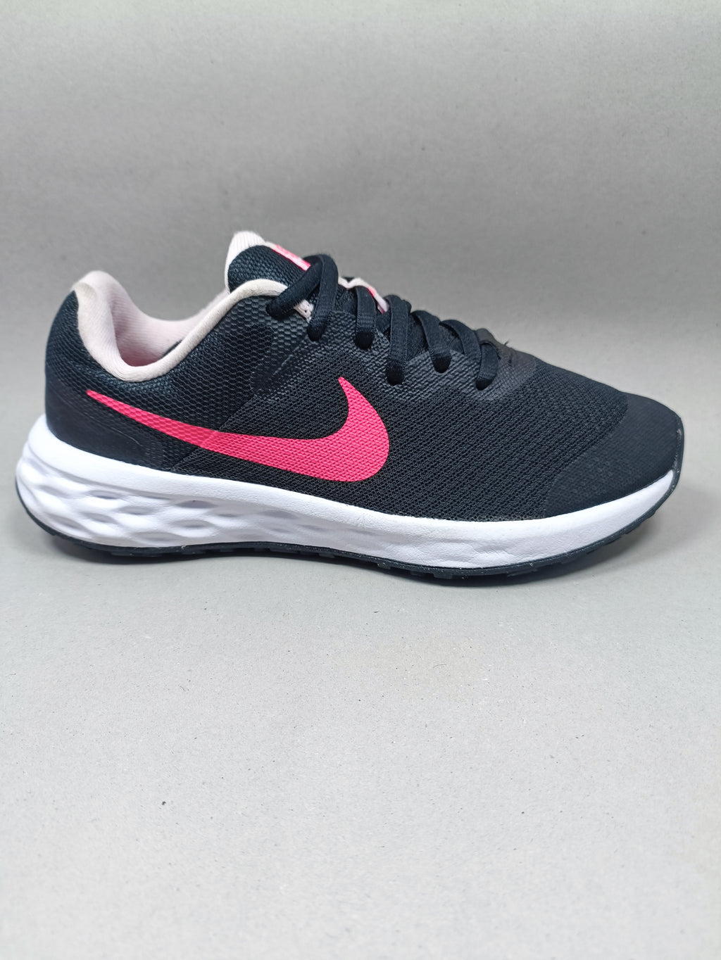 Nike Revolution . Size : EUR : 35 | Premium