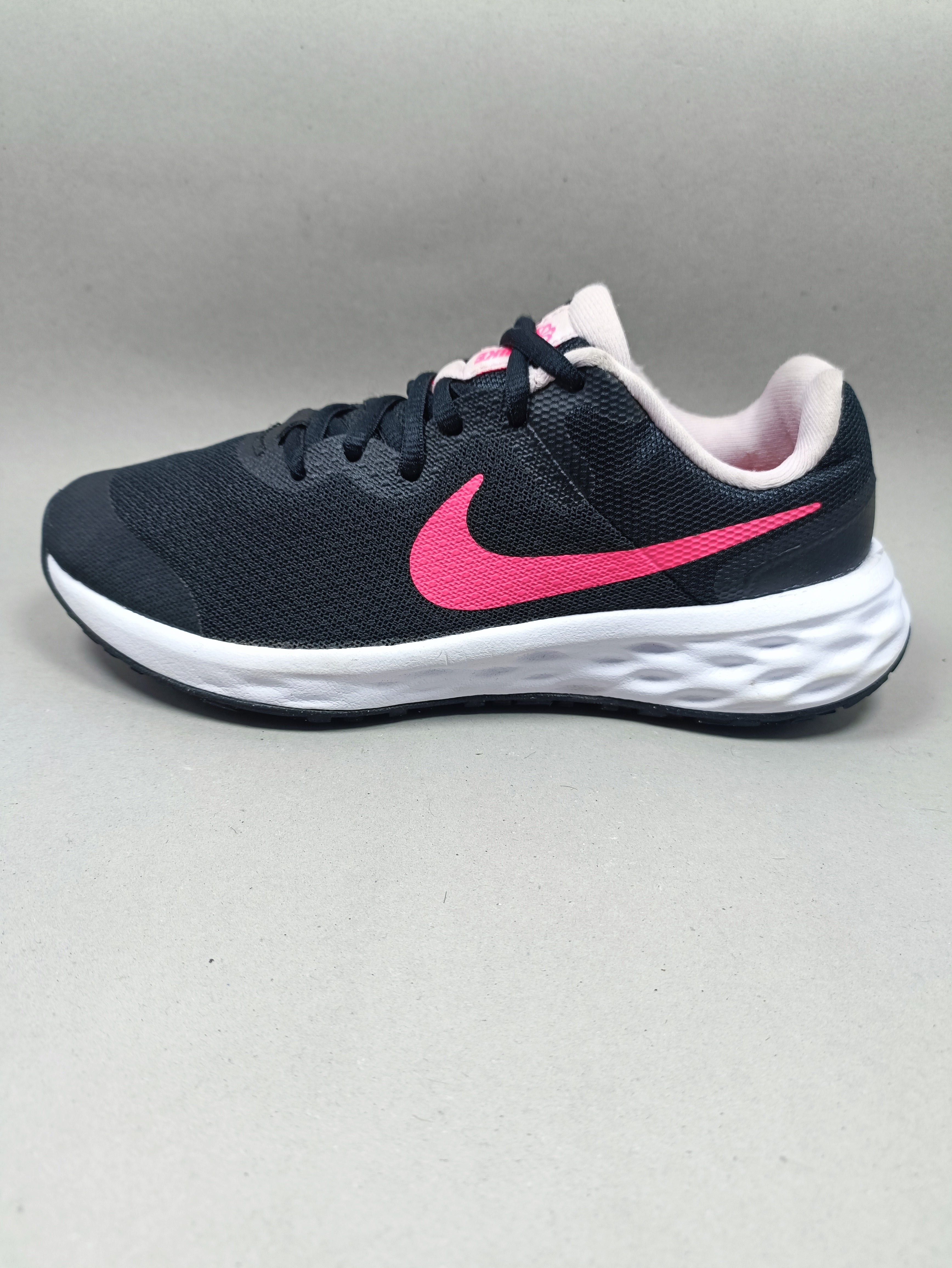 Nike Revolution . Size : EUR : 35 | Premium