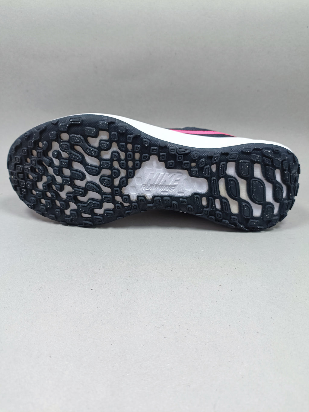 Nike Revolution . Size : EUR : 35 | Premium