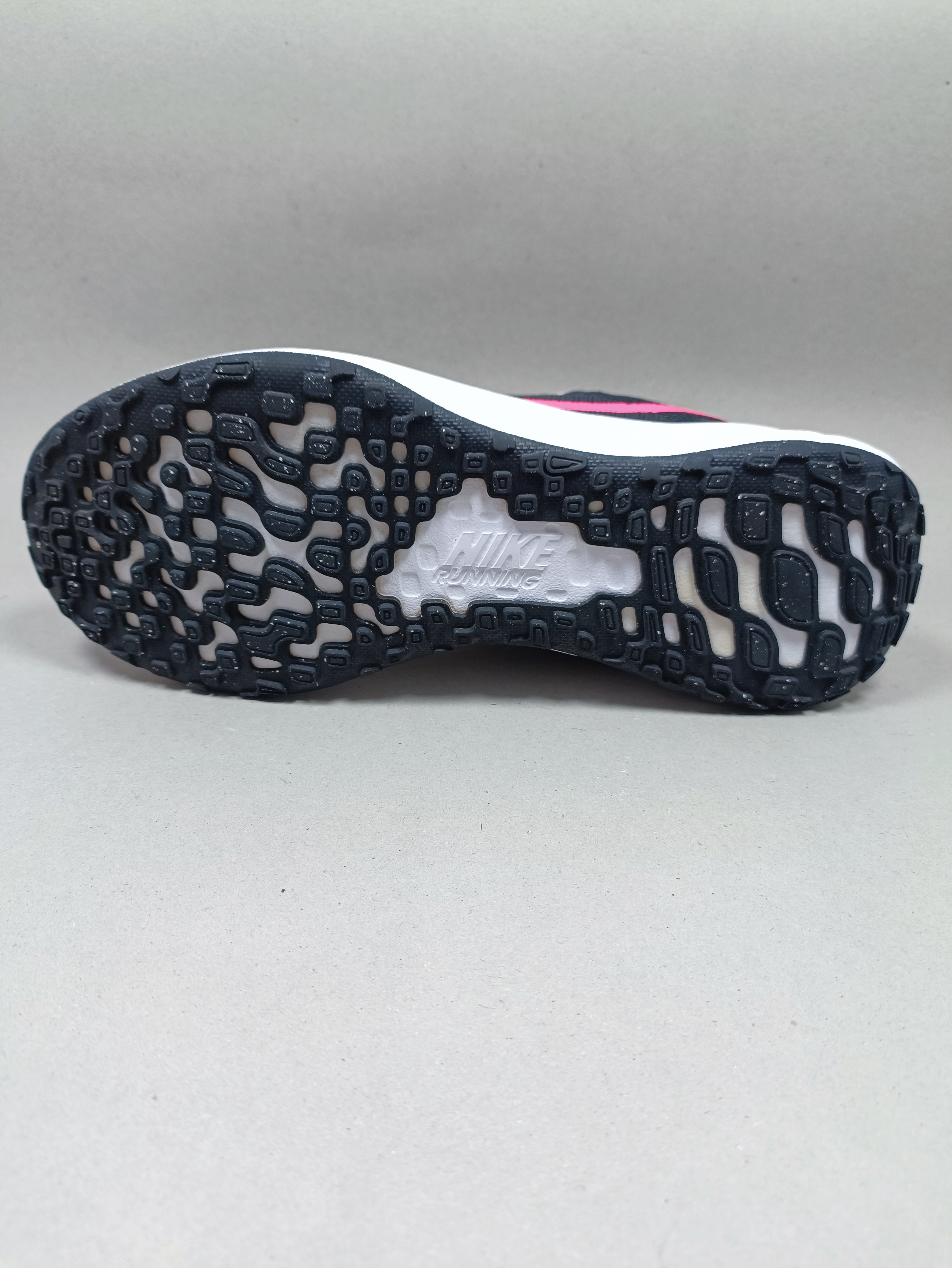 Nike Revolution . Size : EUR : 35 | Premium