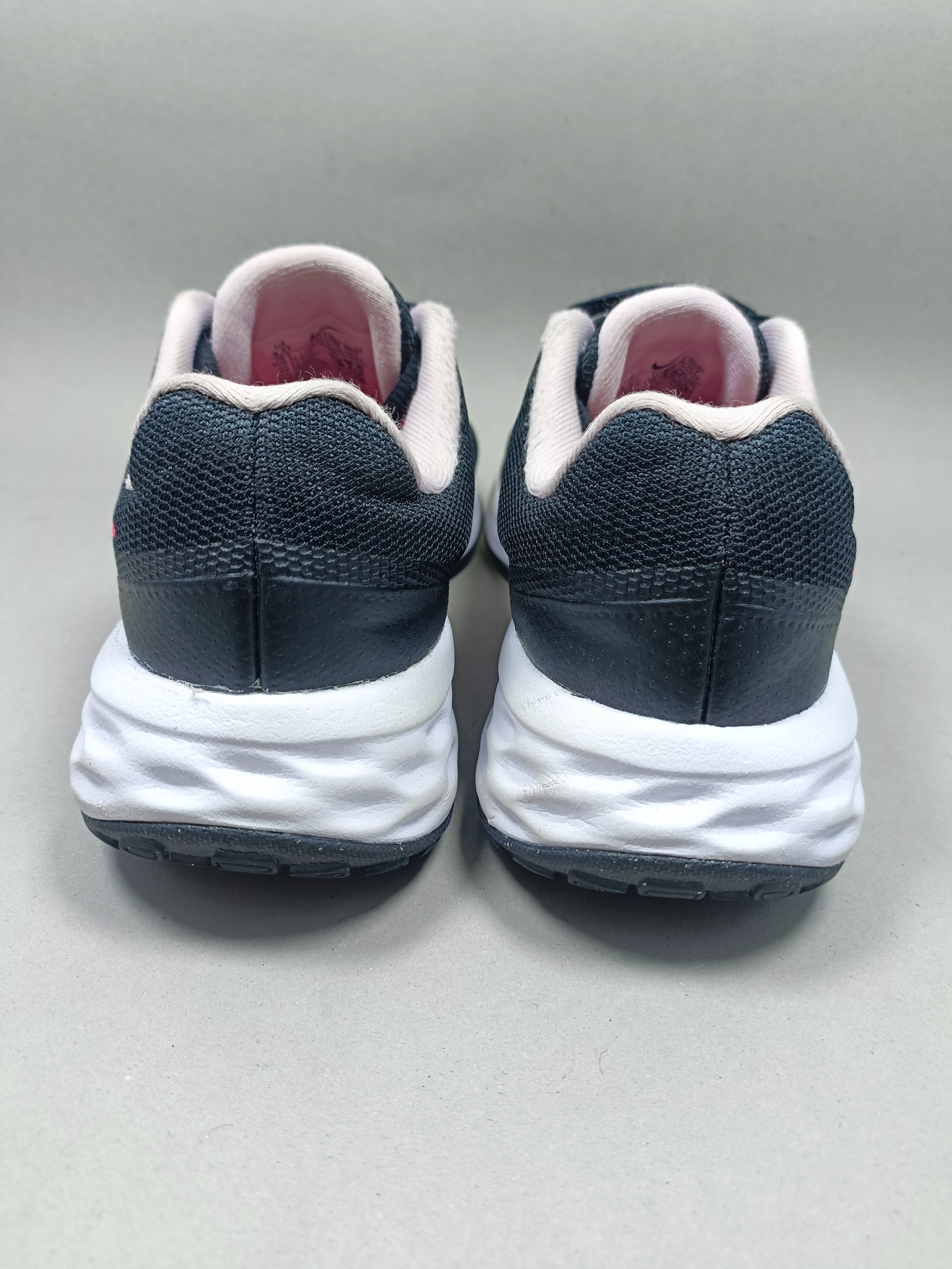 Nike Revolution . Size : EUR : 35 | Premium