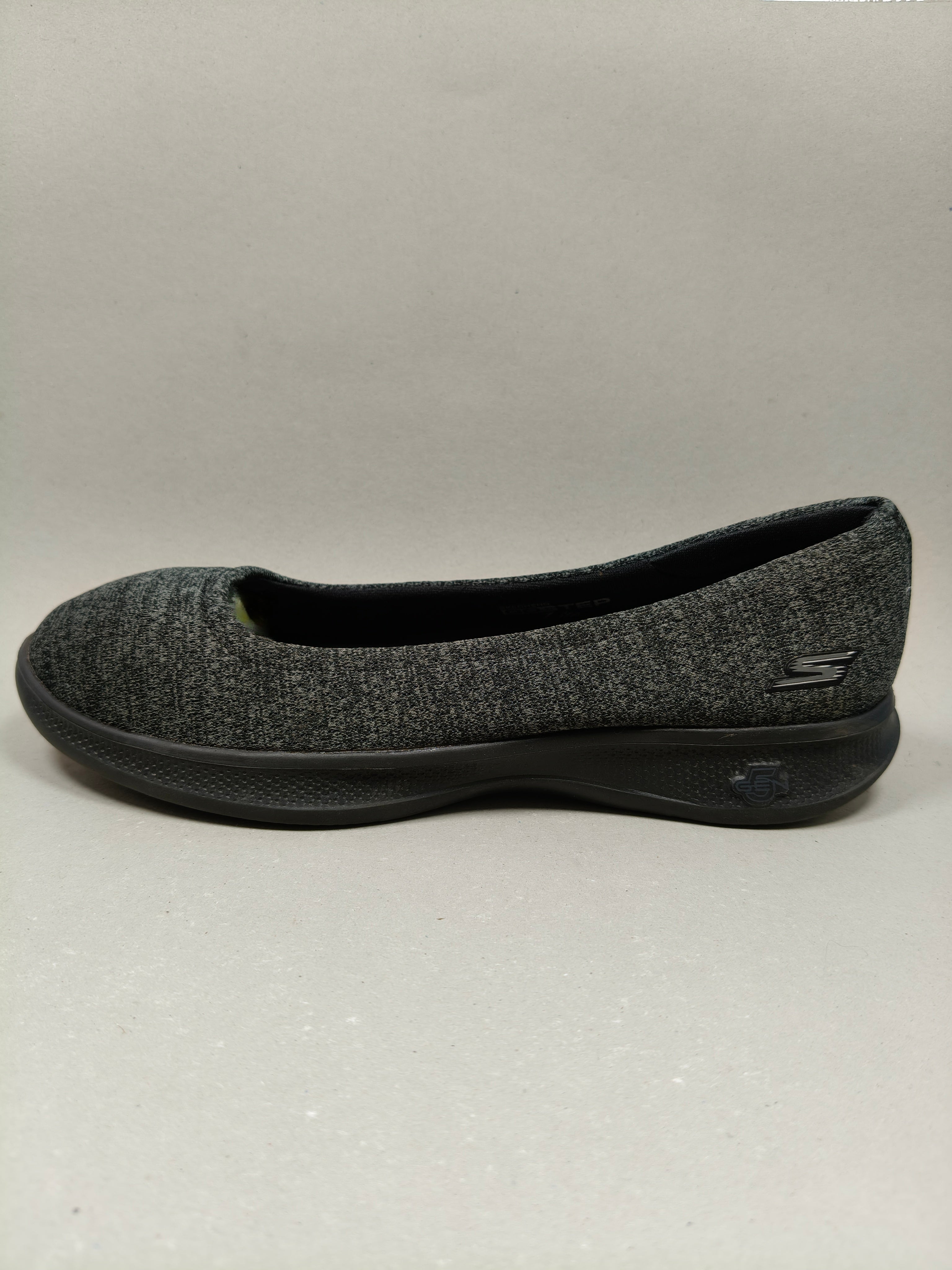 Skechers Go Step . Size : EUR  35 | Premium+