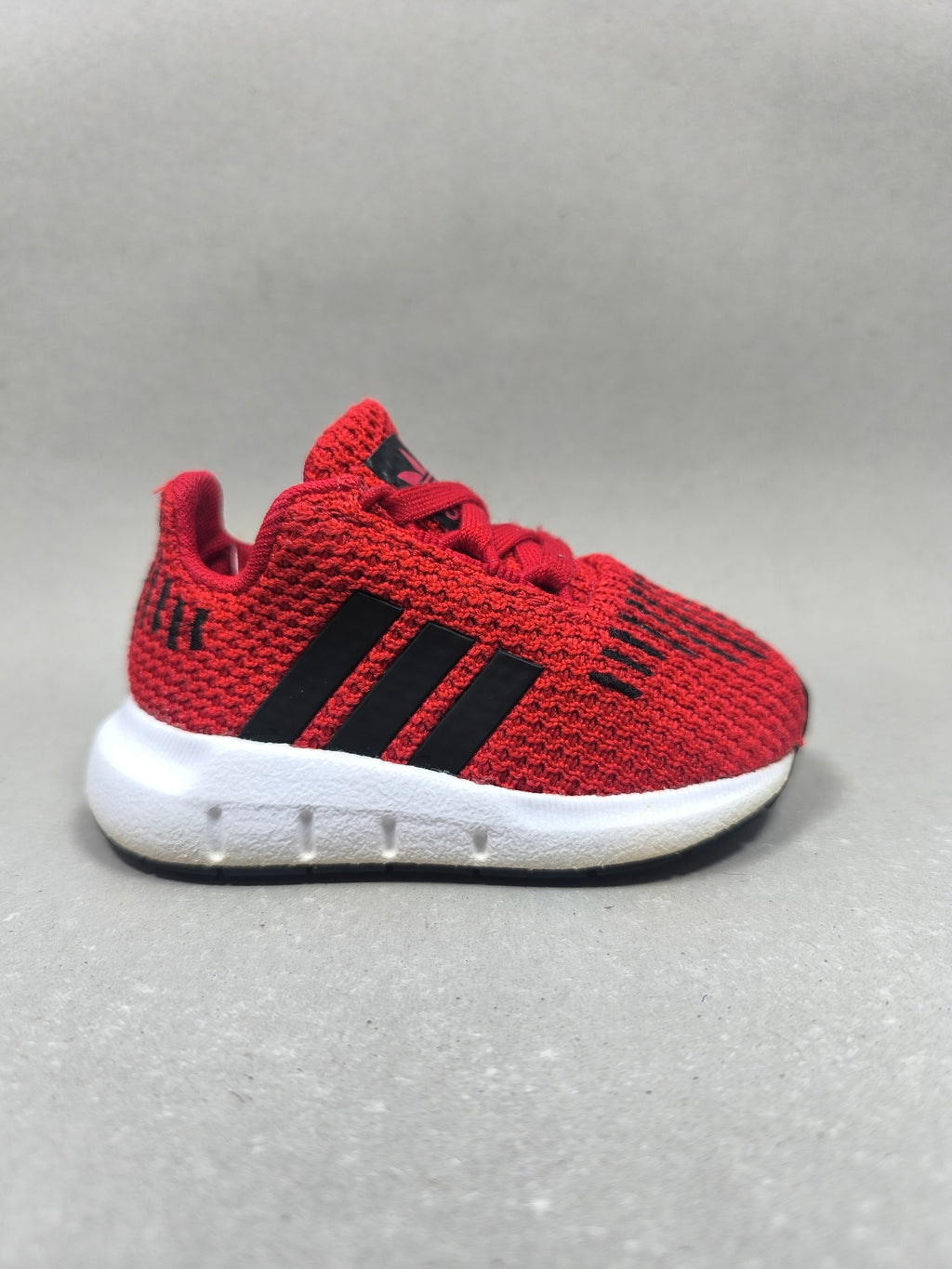 Adidas Swift Run . Size : EUR  19 | Premium