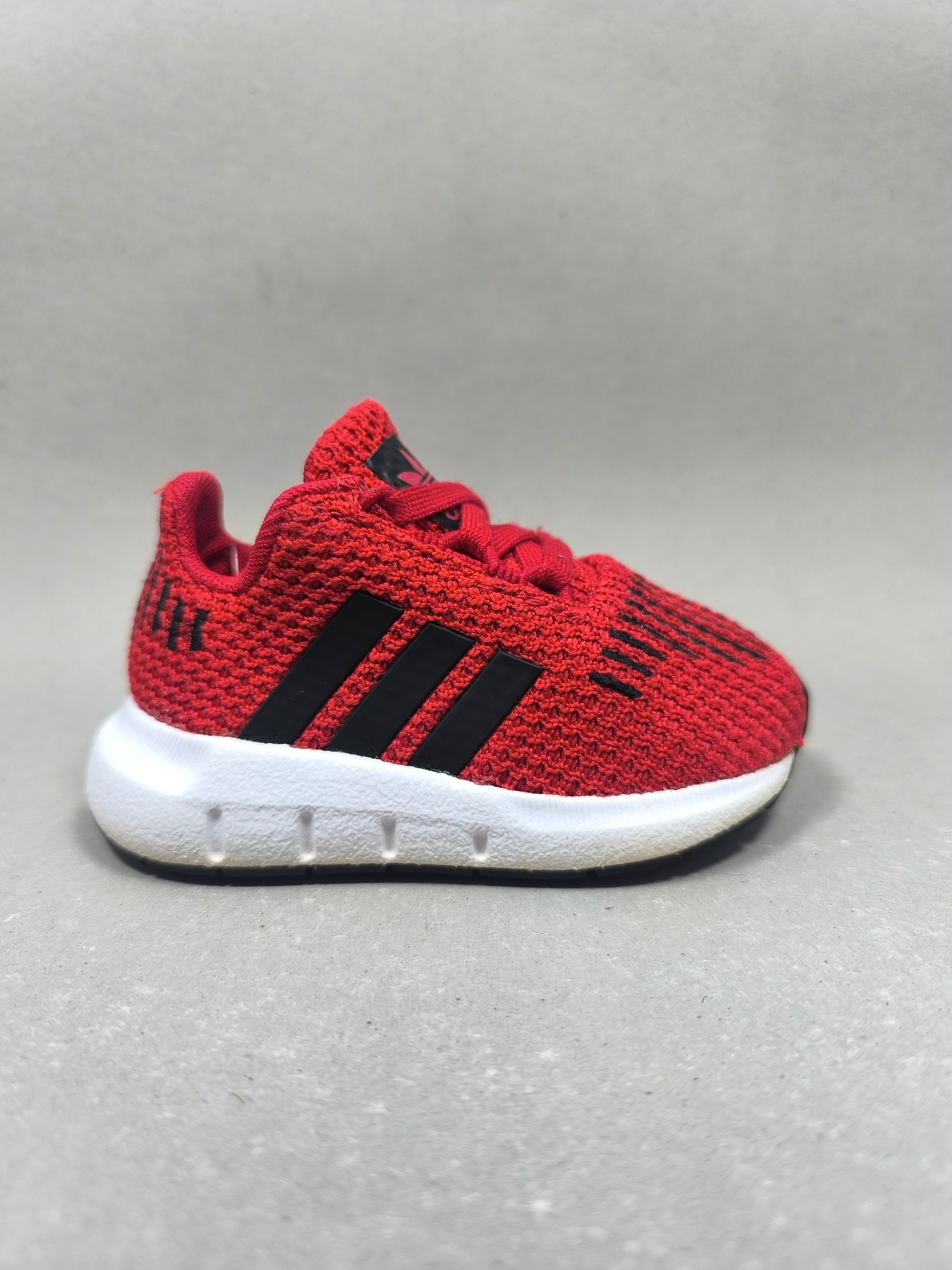 Adidas Swift Run . Size : EUR  19 | Premium