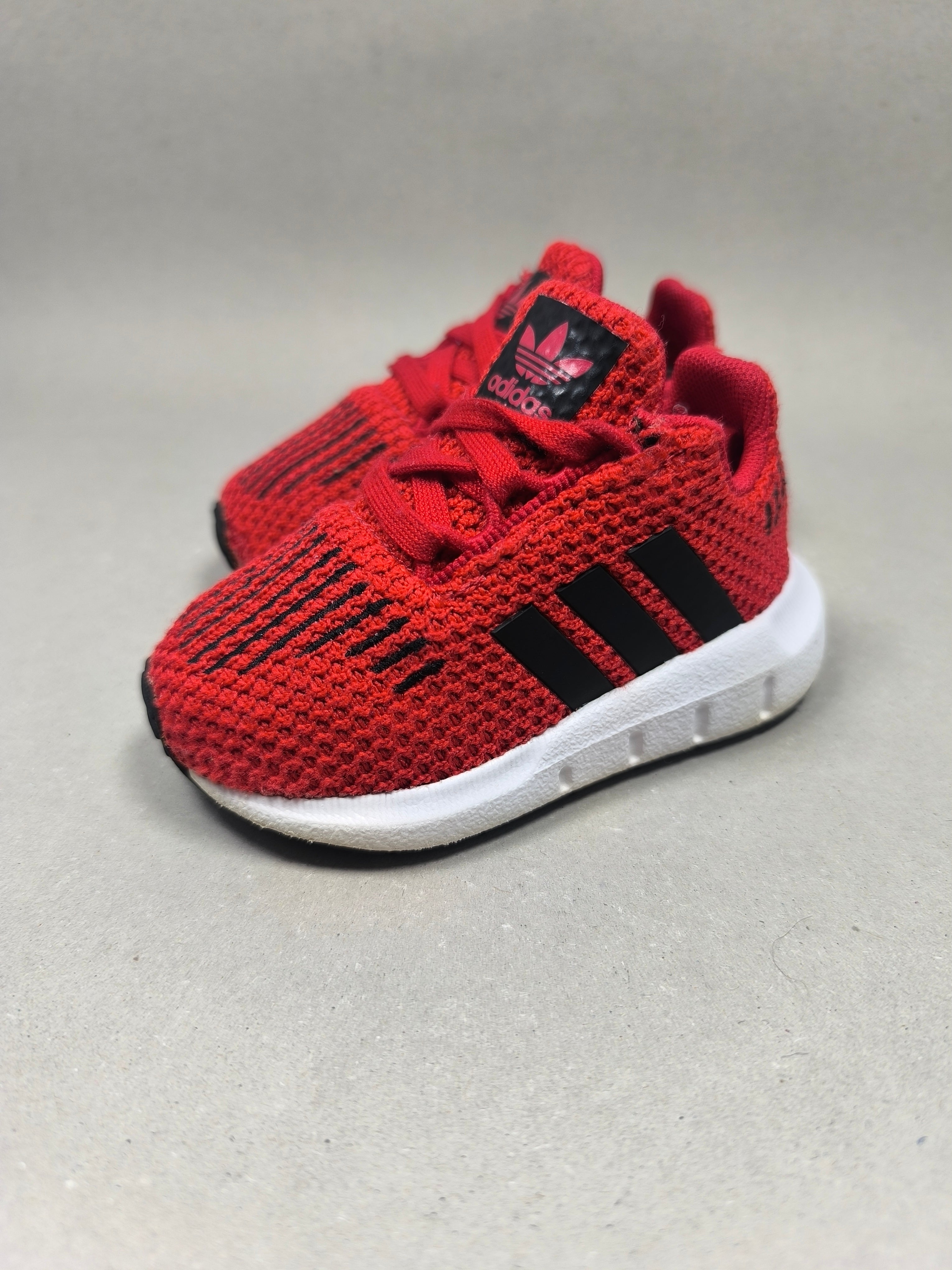 Adidas Swift Run . Size : EUR  19 | Premium