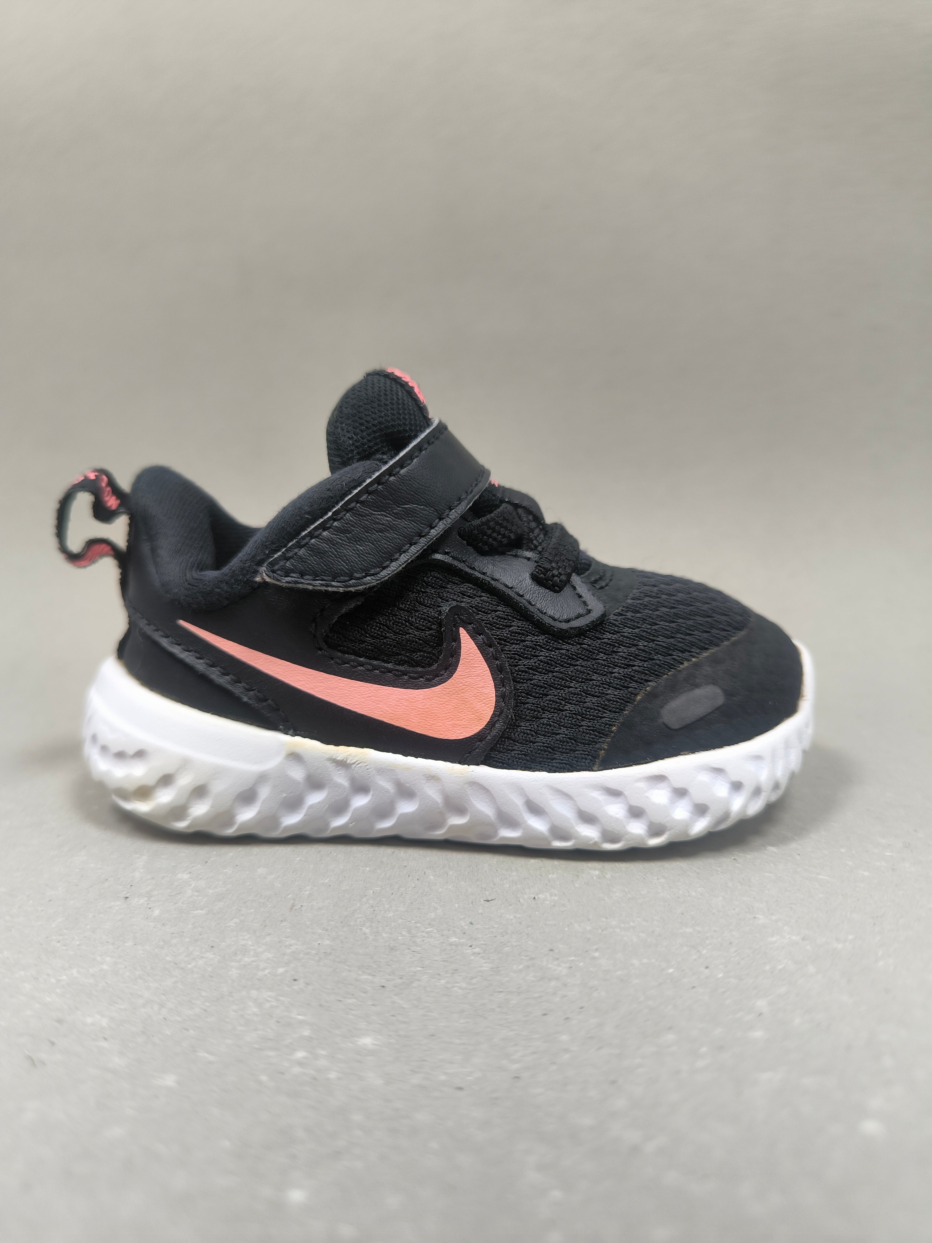 Nike Revolution. Size: EUR  19 |Excellent+