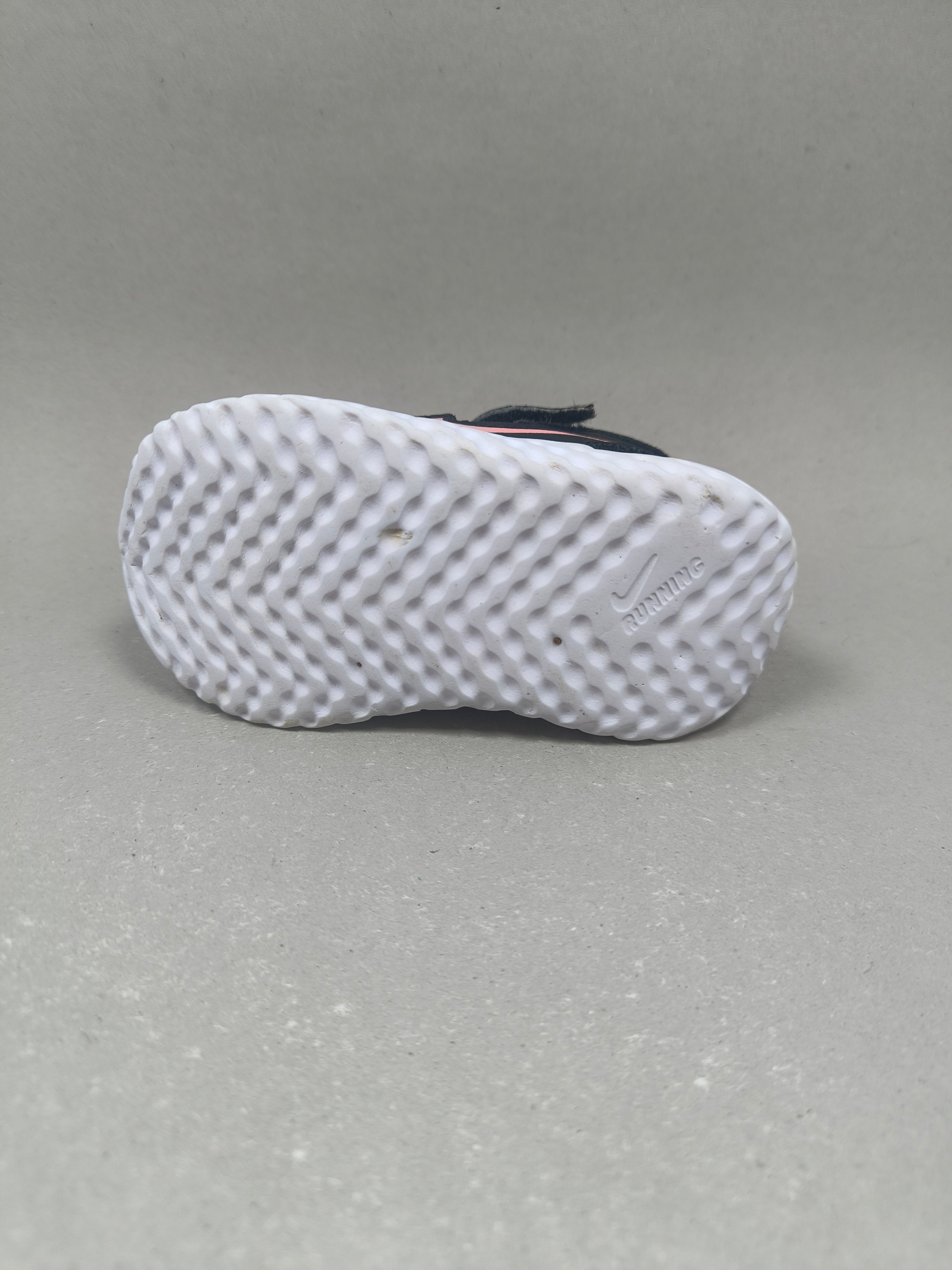 Nike Revolution. Size: EUR  19 |Excellent+