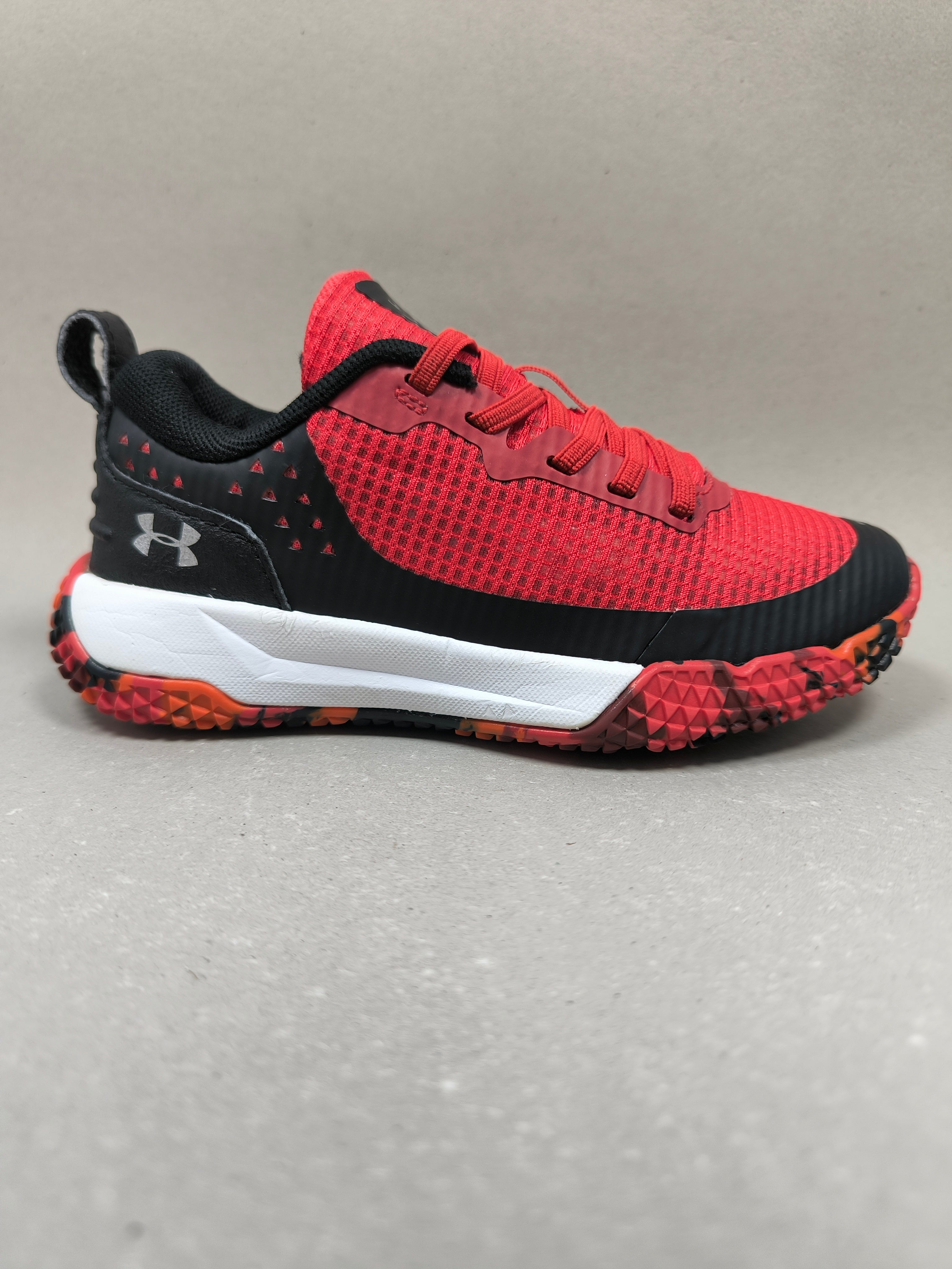 Under Armour Main Shock SP . Size : EUR  28 | Premium