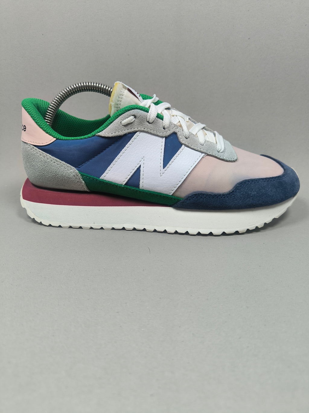 New Balance  327 . Size : EUR  40 | Premium