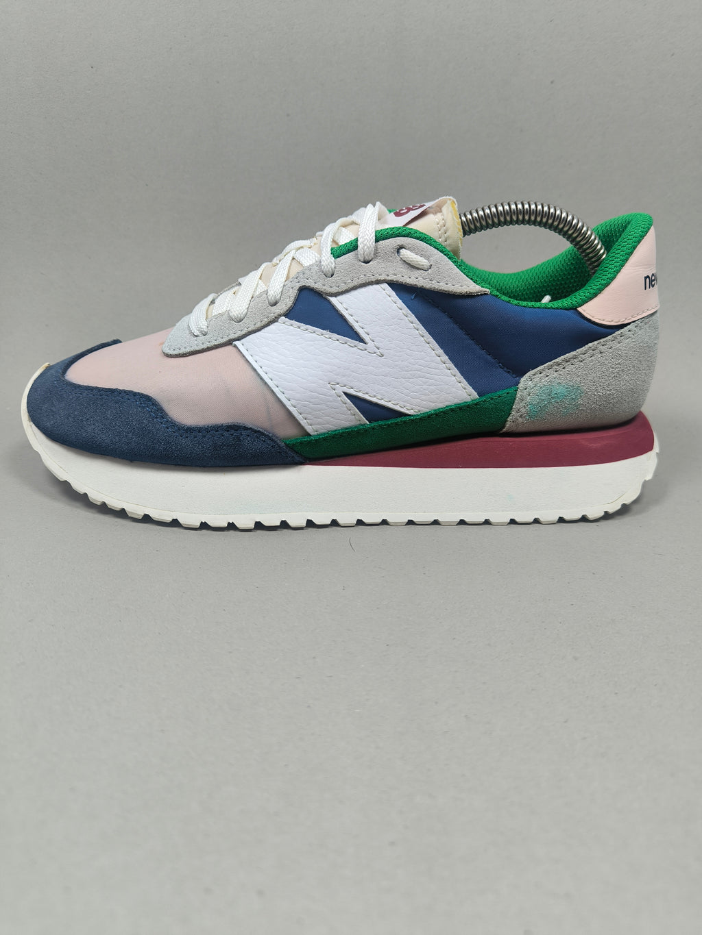 New Balance  327 . Size : EUR  40 | Premium