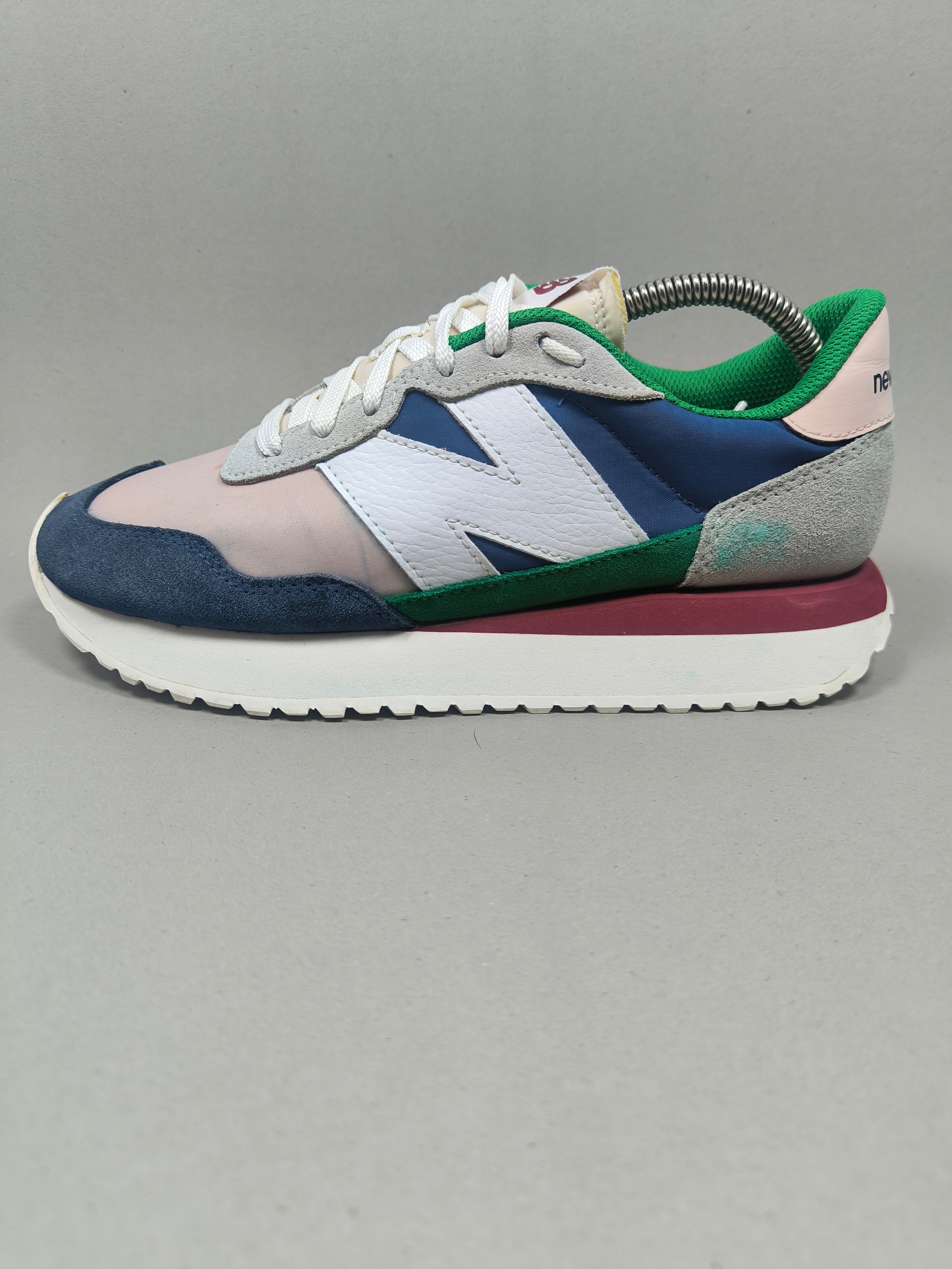 New Balance  327 . Size : EUR  40 | Premium