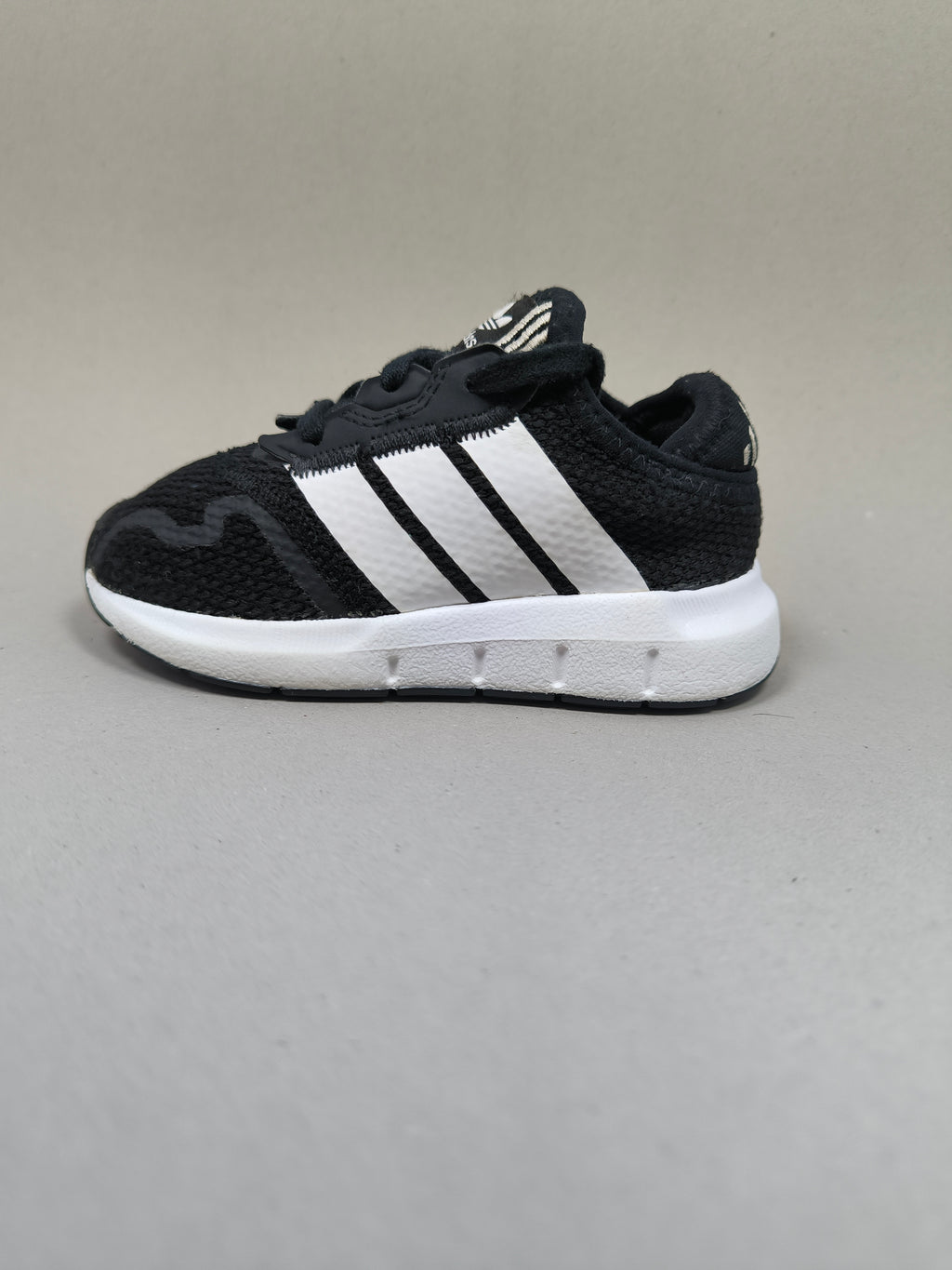 Adidas Swift Run . Size : EUR  23 | Premium
