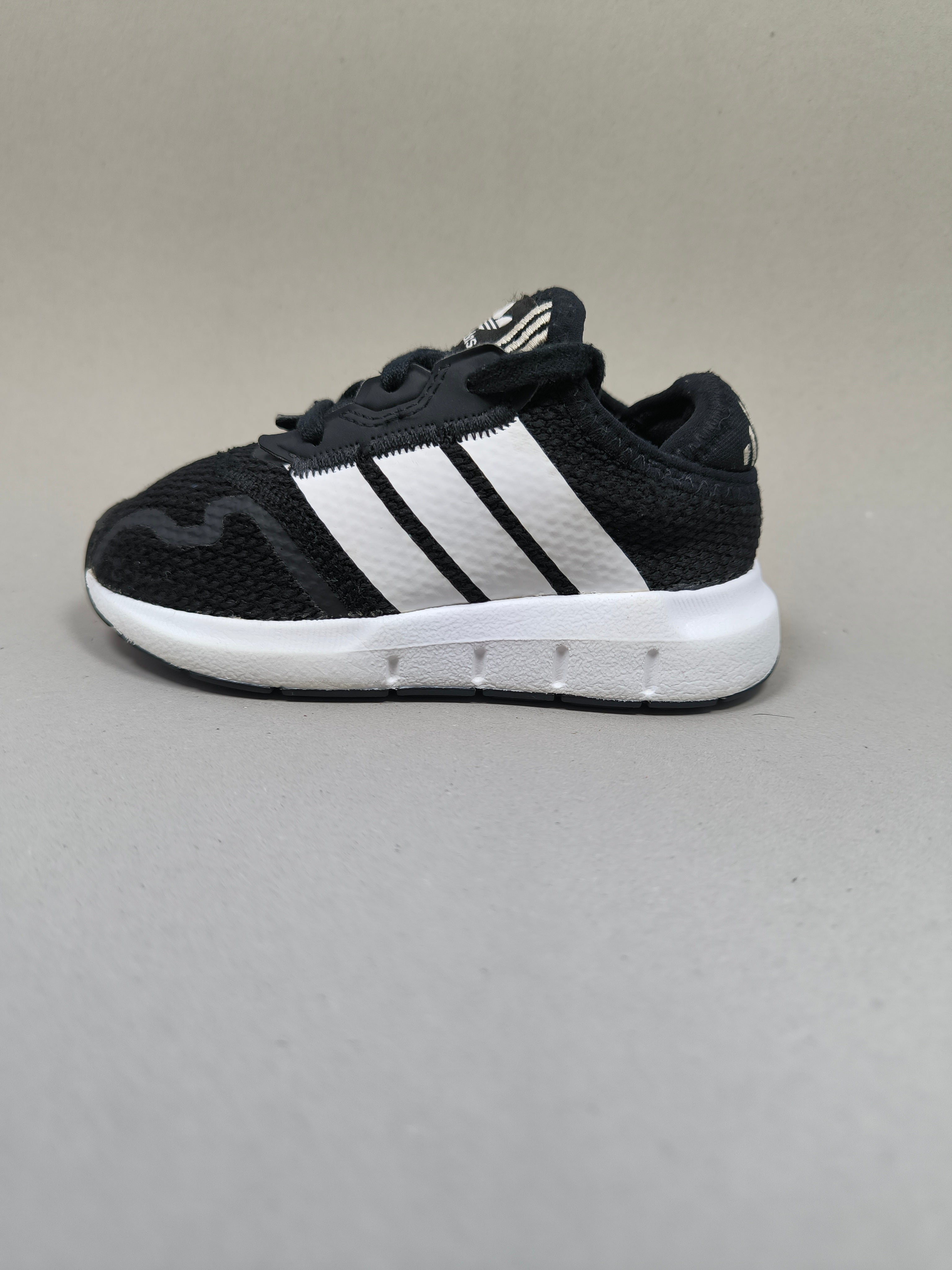 Adidas Swift Run . Size : EUR  23 | Premium