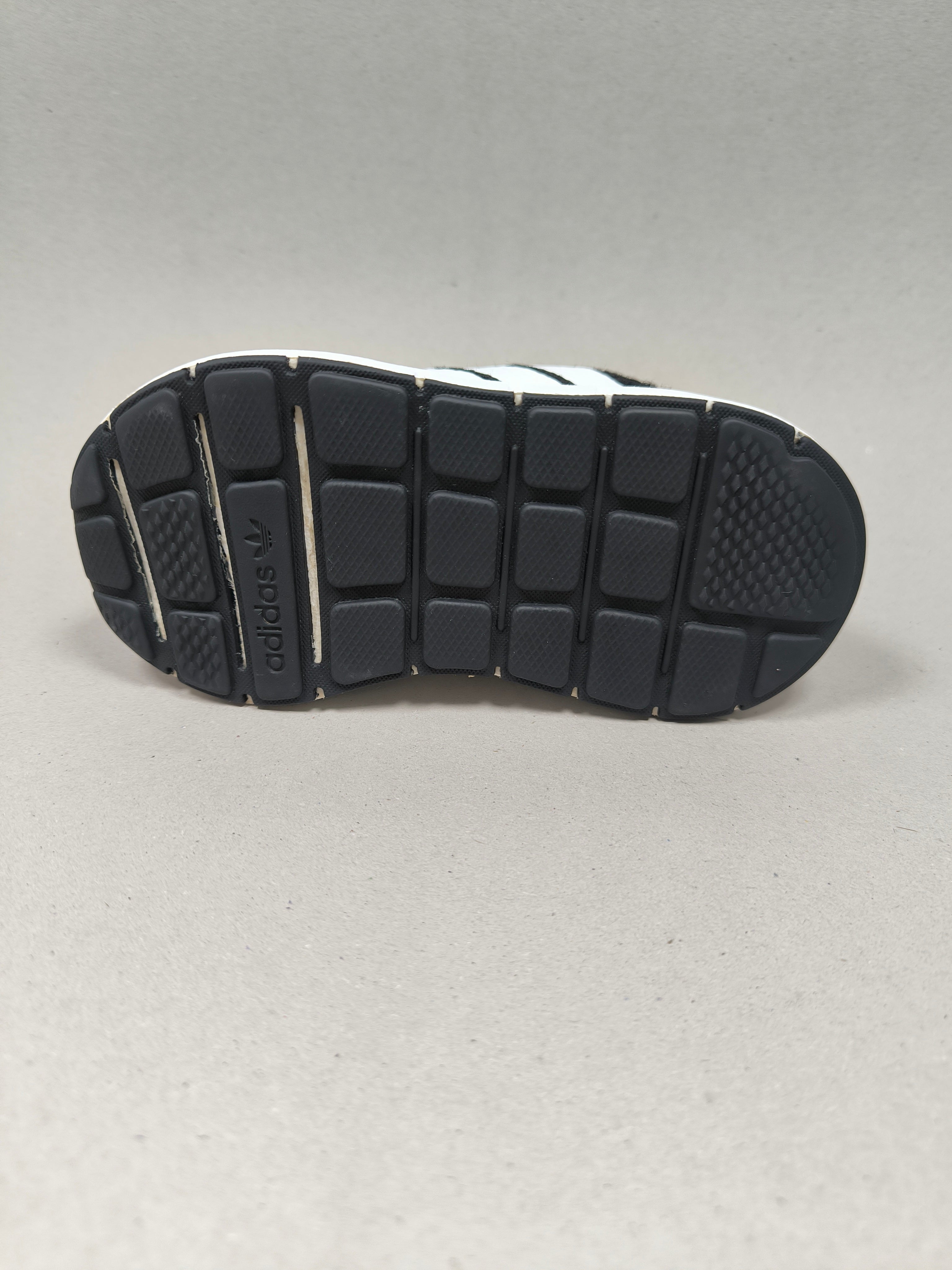 Adidas Swift Run . Size : EUR  23 | Premium