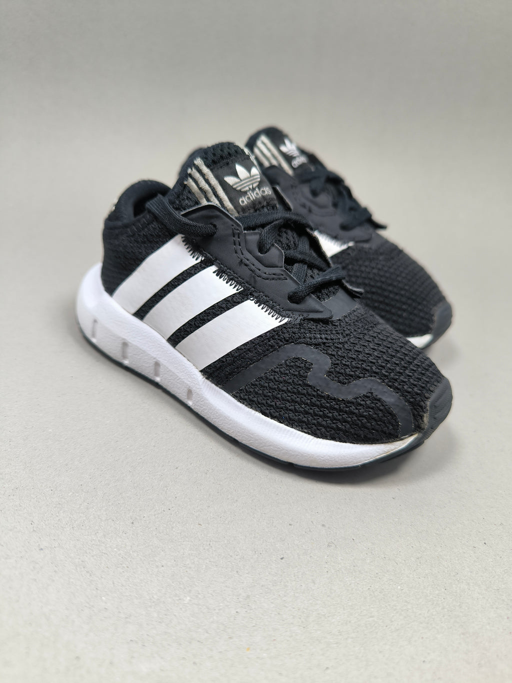 Adidas Swift Run . Size : EUR  23 | Premium