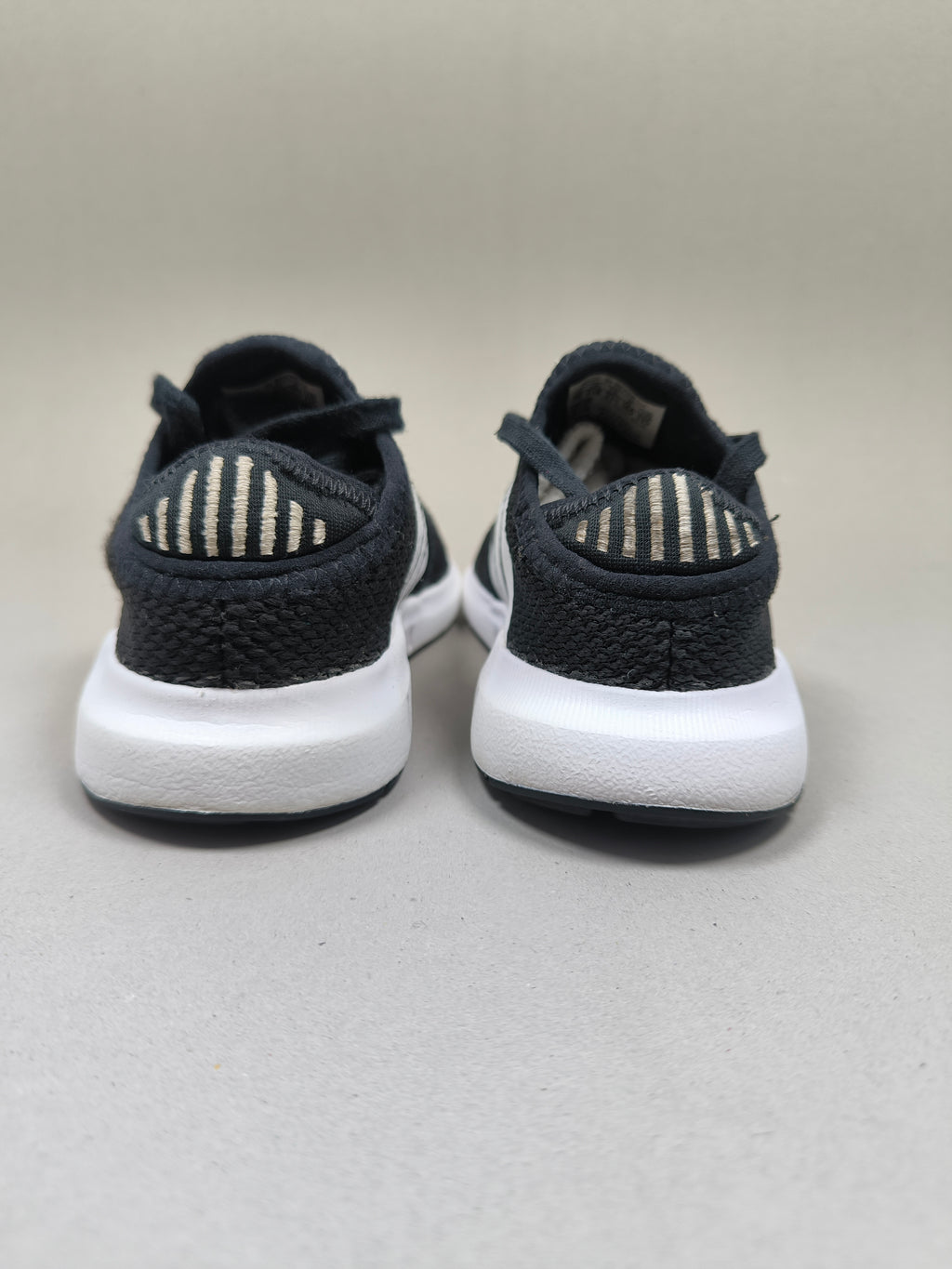Adidas Swift Run . Size : EUR  23 | Premium