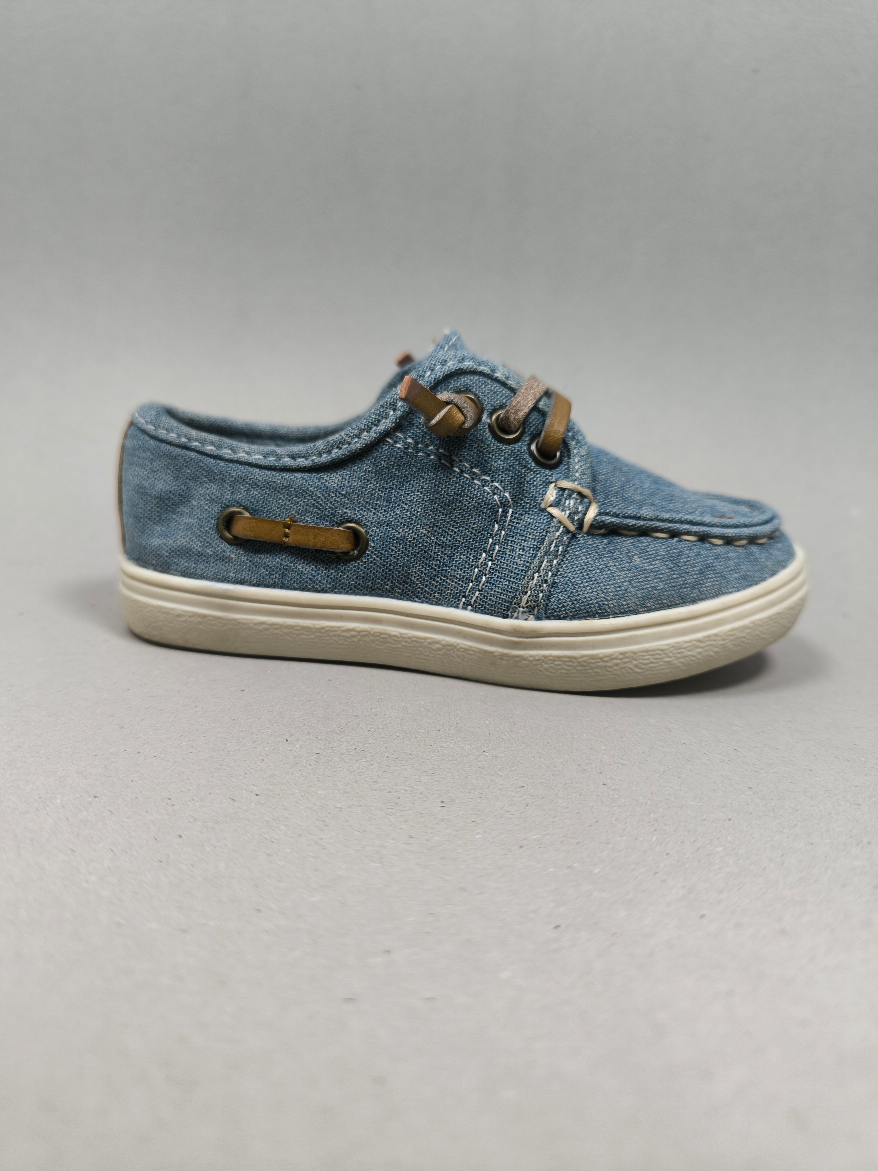 Place Sneakers . Size : EUR  22 | Premium