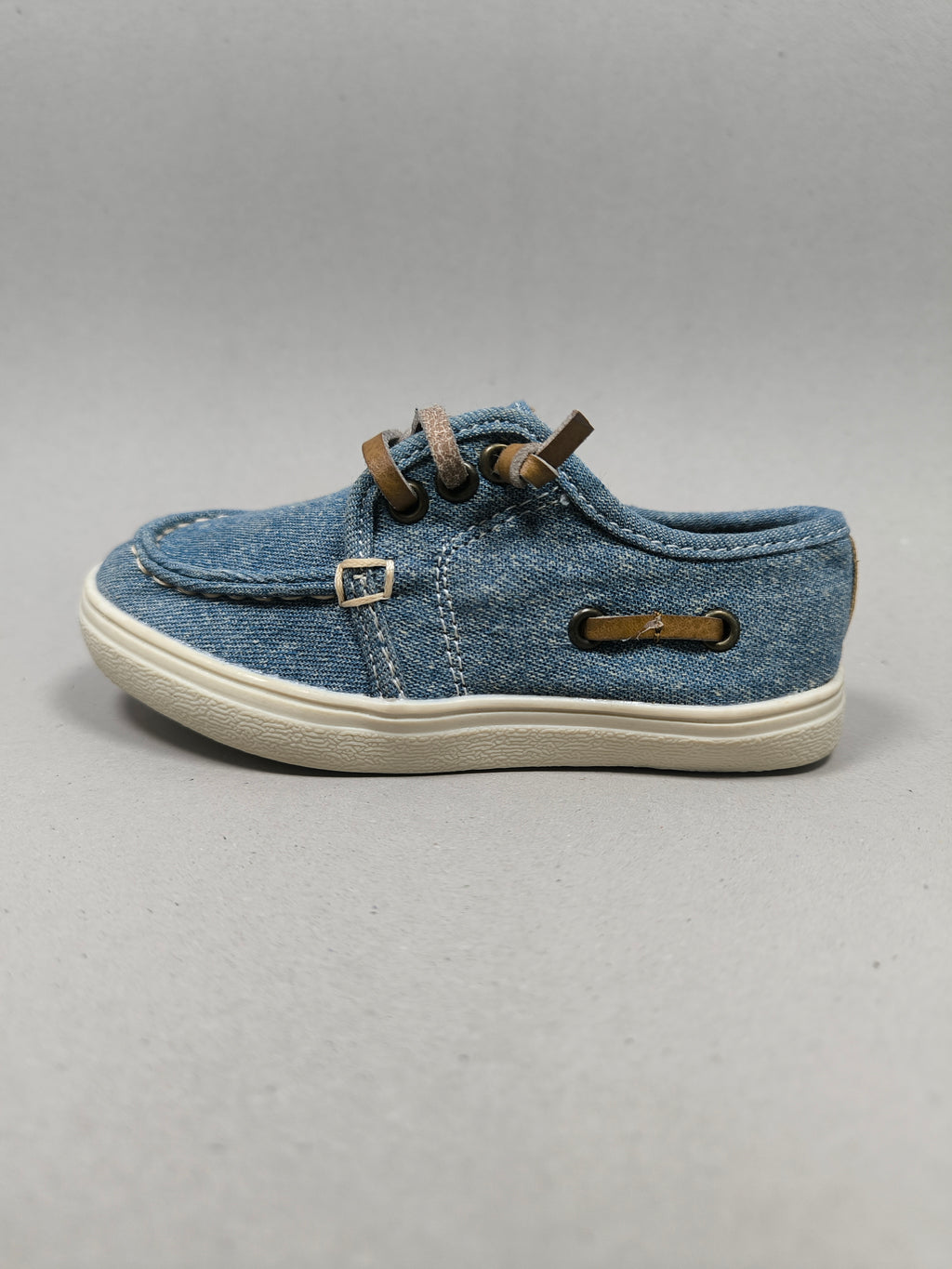 Place Sneakers . Size : EUR  22 | Premium