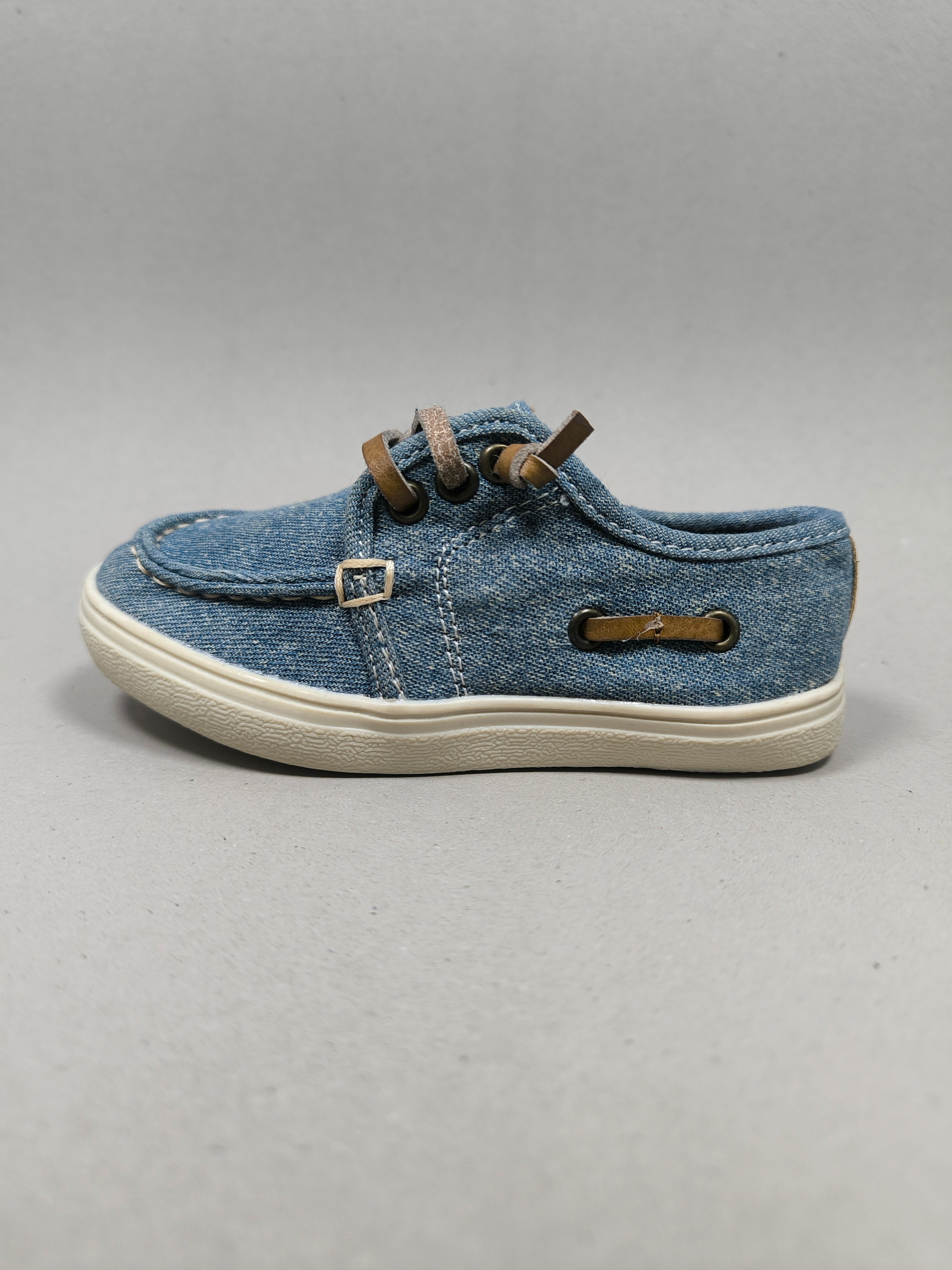 Place Sneakers . Size : EUR  22 | Premium