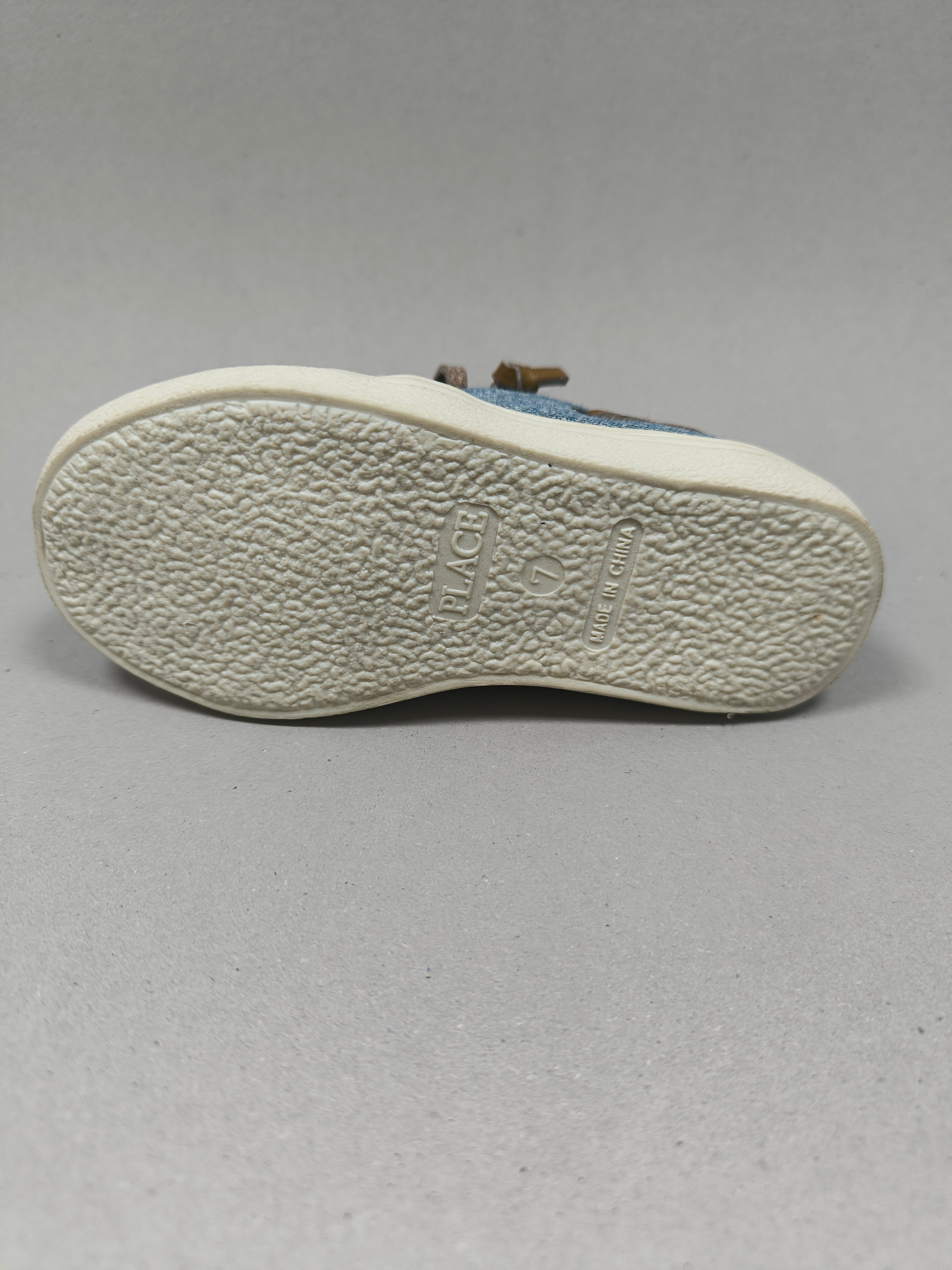 Place Sneakers . Size : EUR  22 | Premium