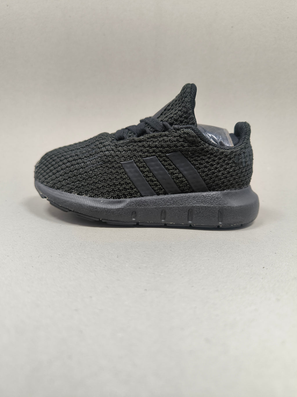 Adidas Swift Run  . Size : EUR  22 | Premium