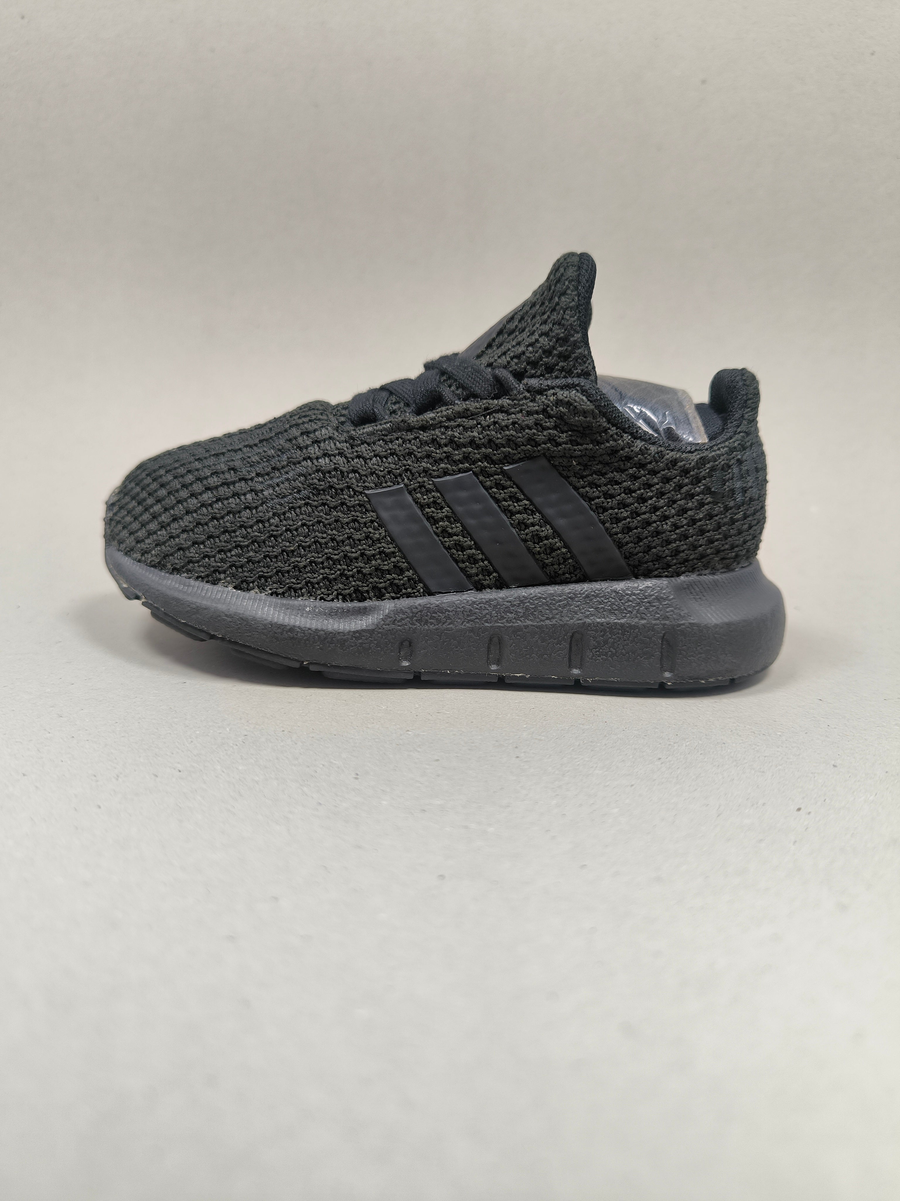 Adidas Swift Run  . Size : EUR  22 | Premium