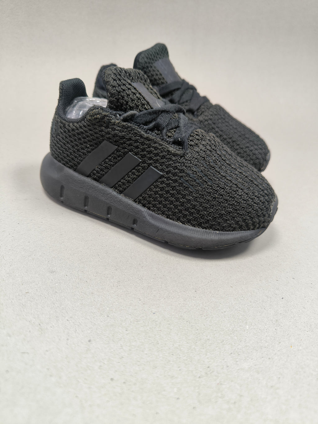 Adidas Swift Run  . Size : EUR  22 | Premium