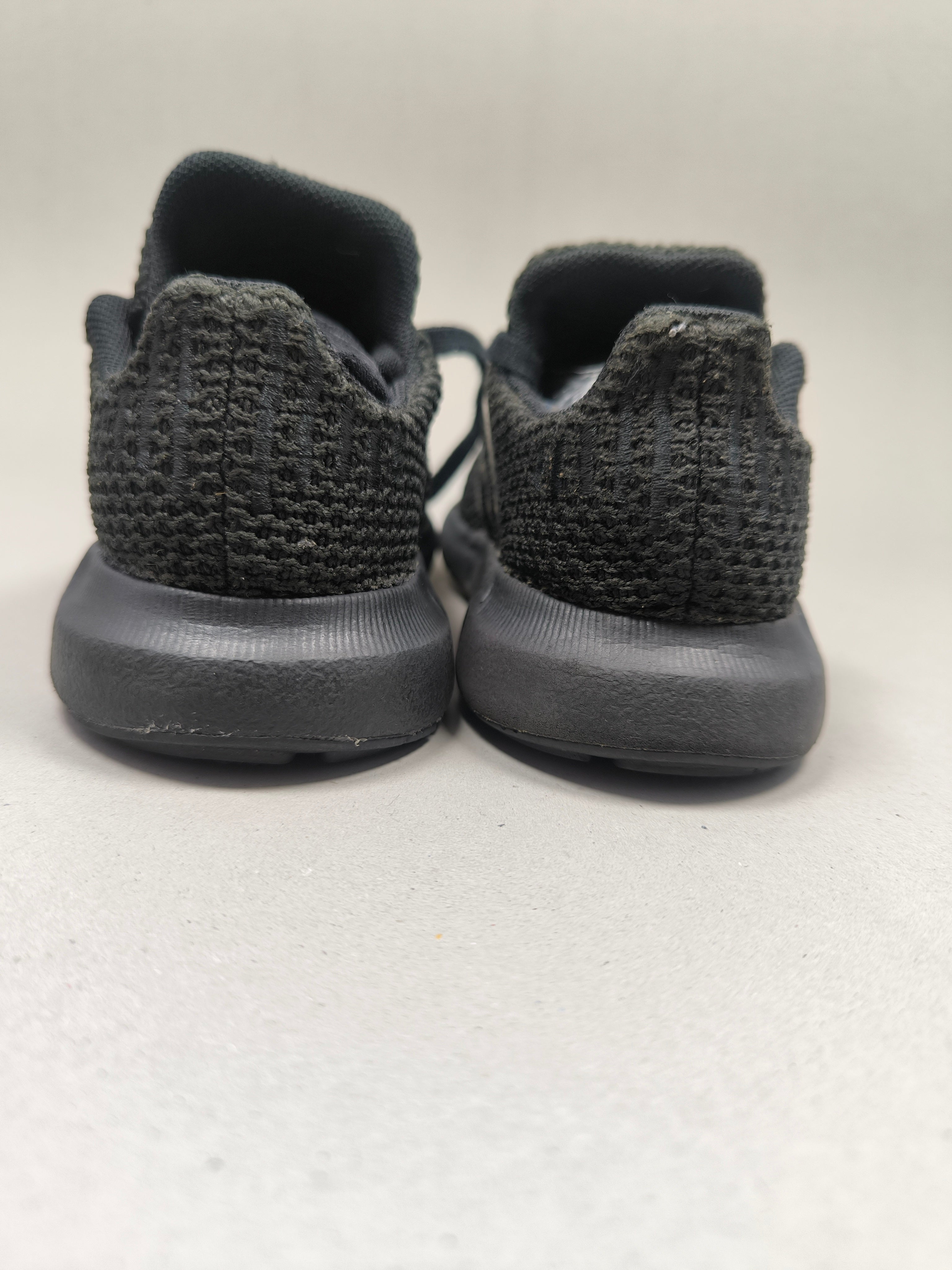 Adidas Swift Run  . Size : EUR  22 | Premium