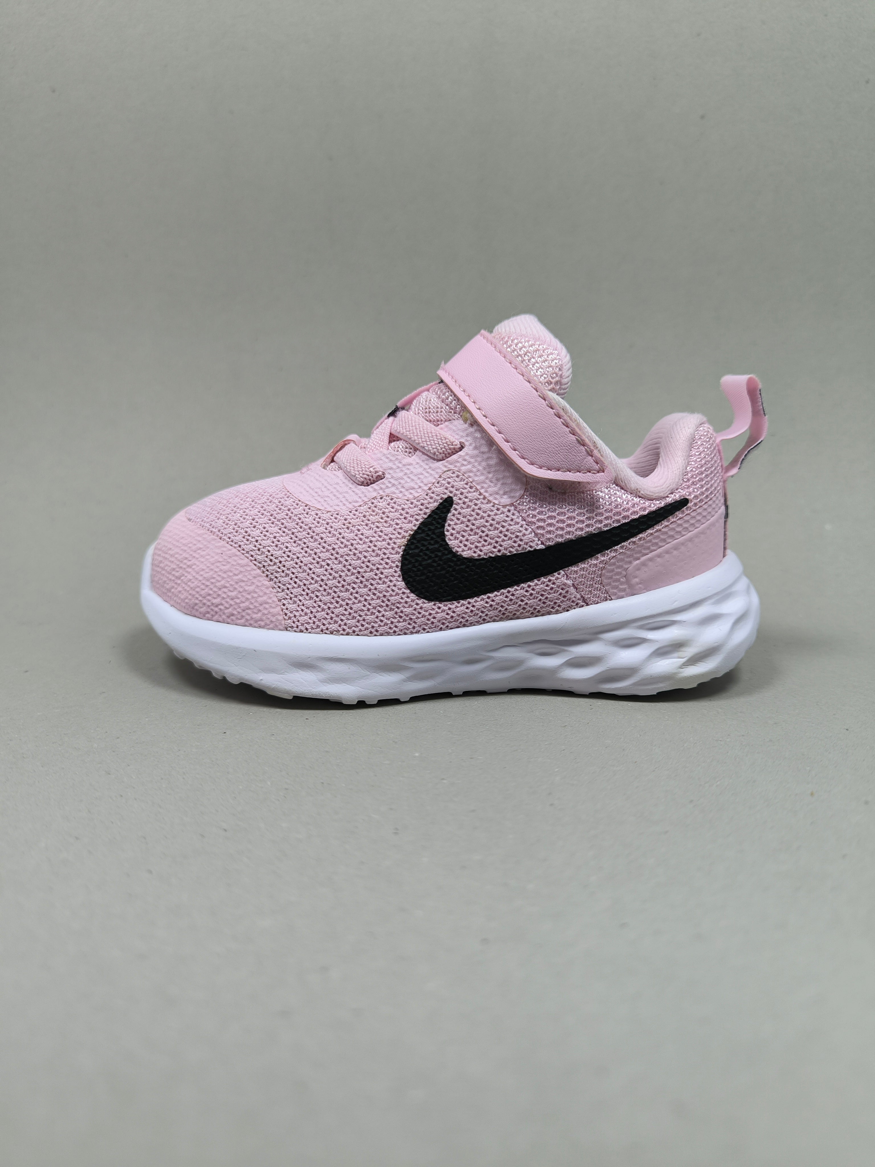 Nike Revolution . Size : EUR  22 | Premium
