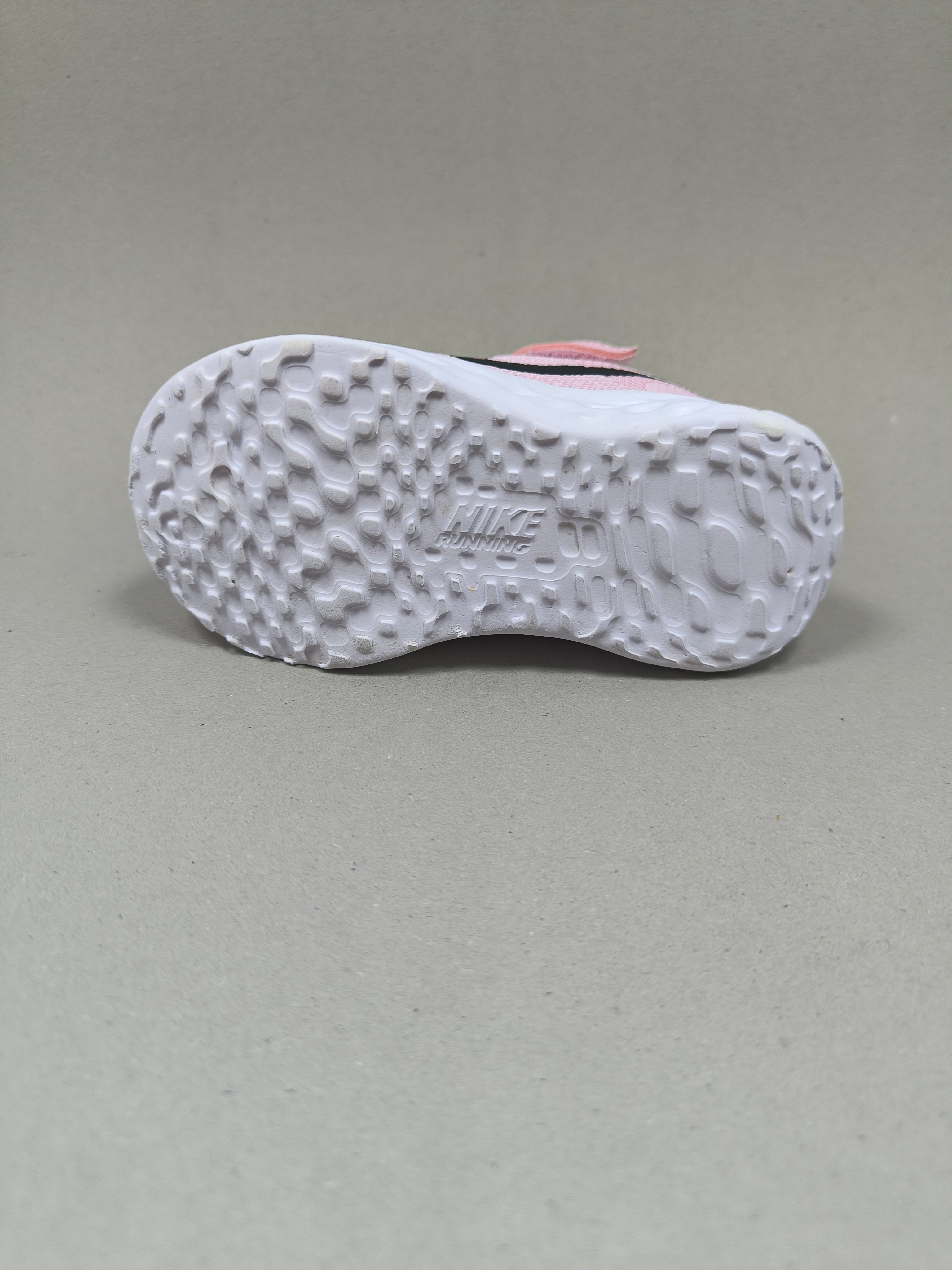 Nike Revolution . Size : EUR  22 | Premium