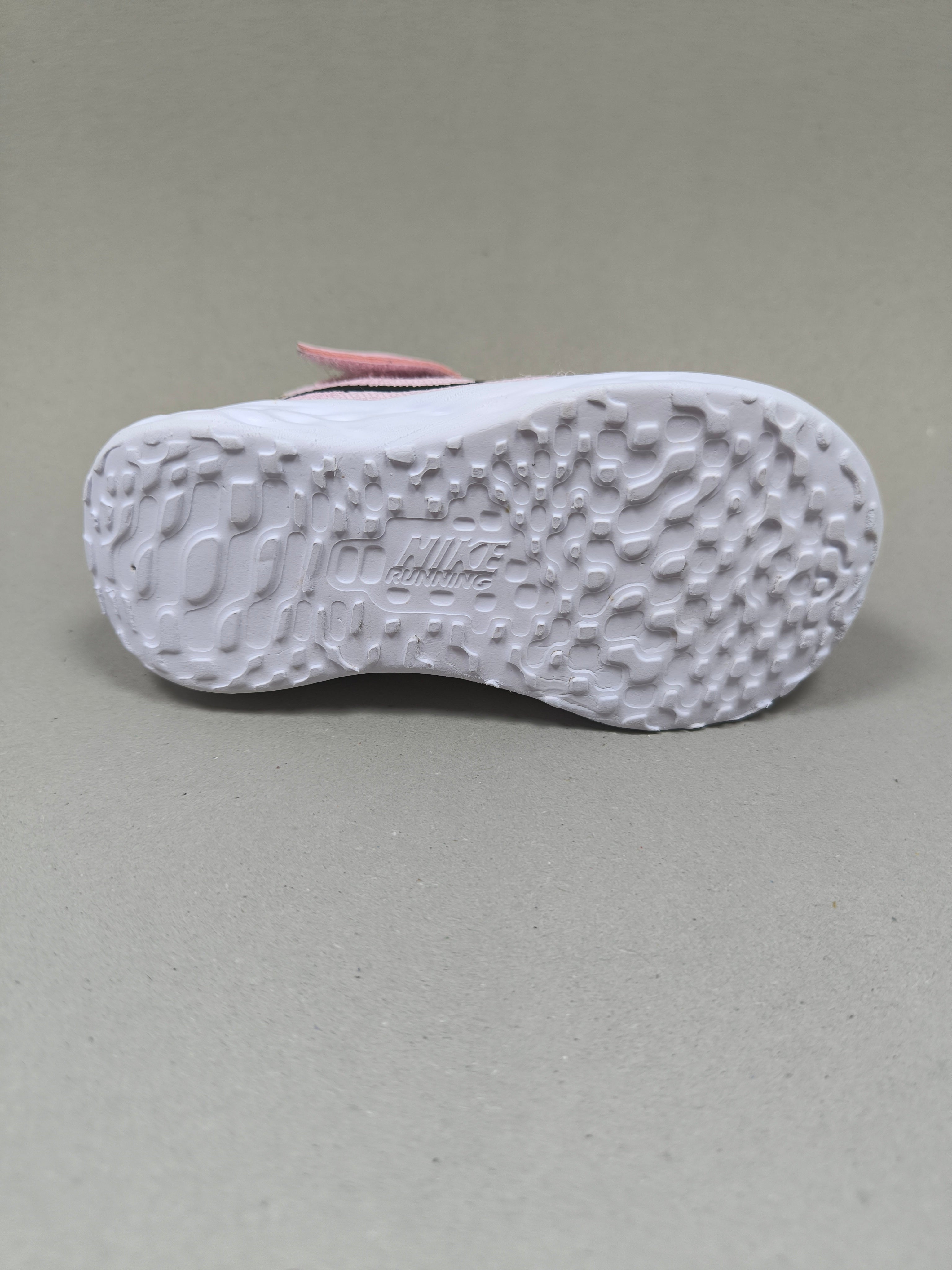 Nike Revolution . Size : EUR  22 | Premium