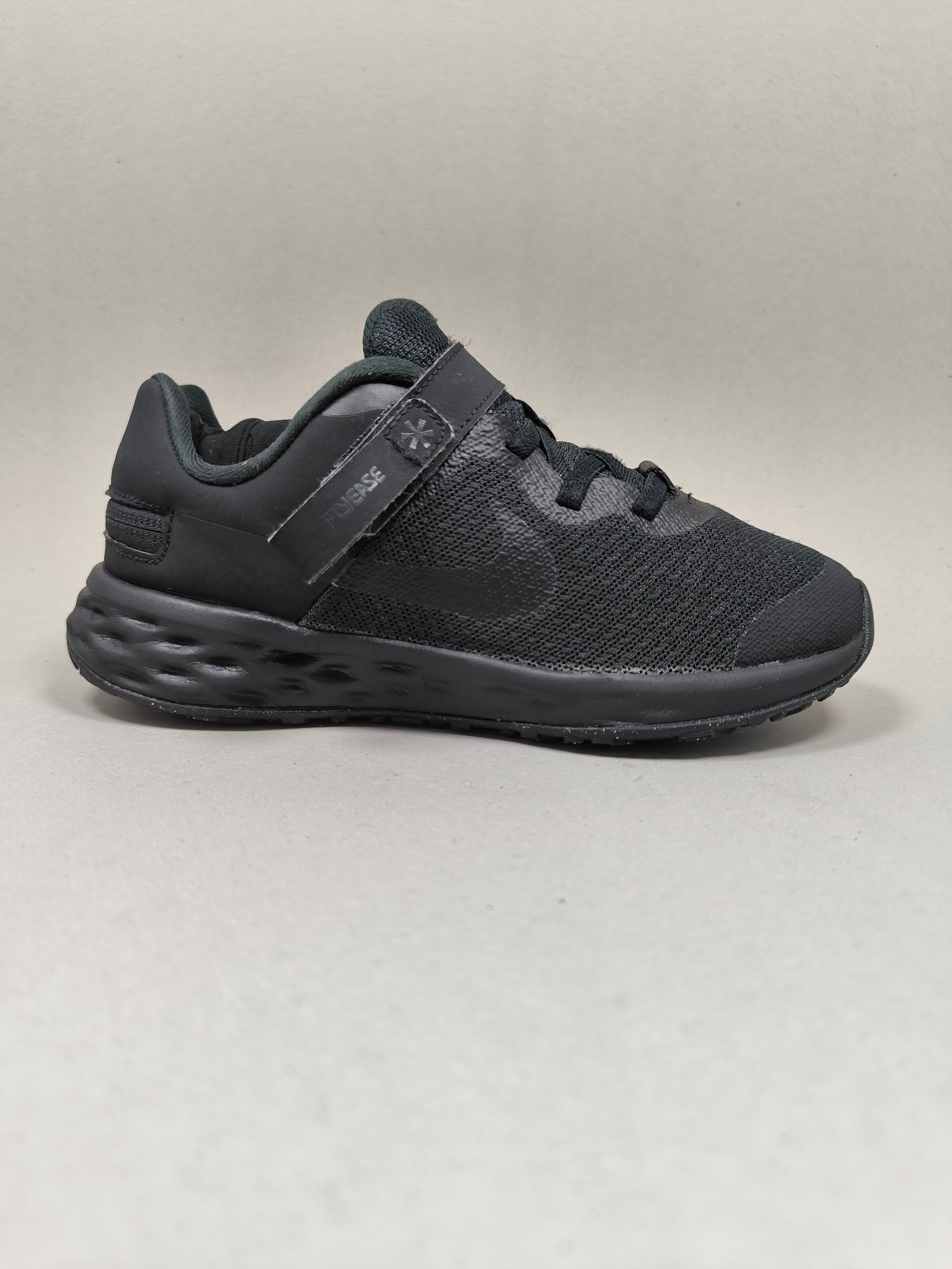 Nike Revolution 6 . Size : EUR  32 |Premium