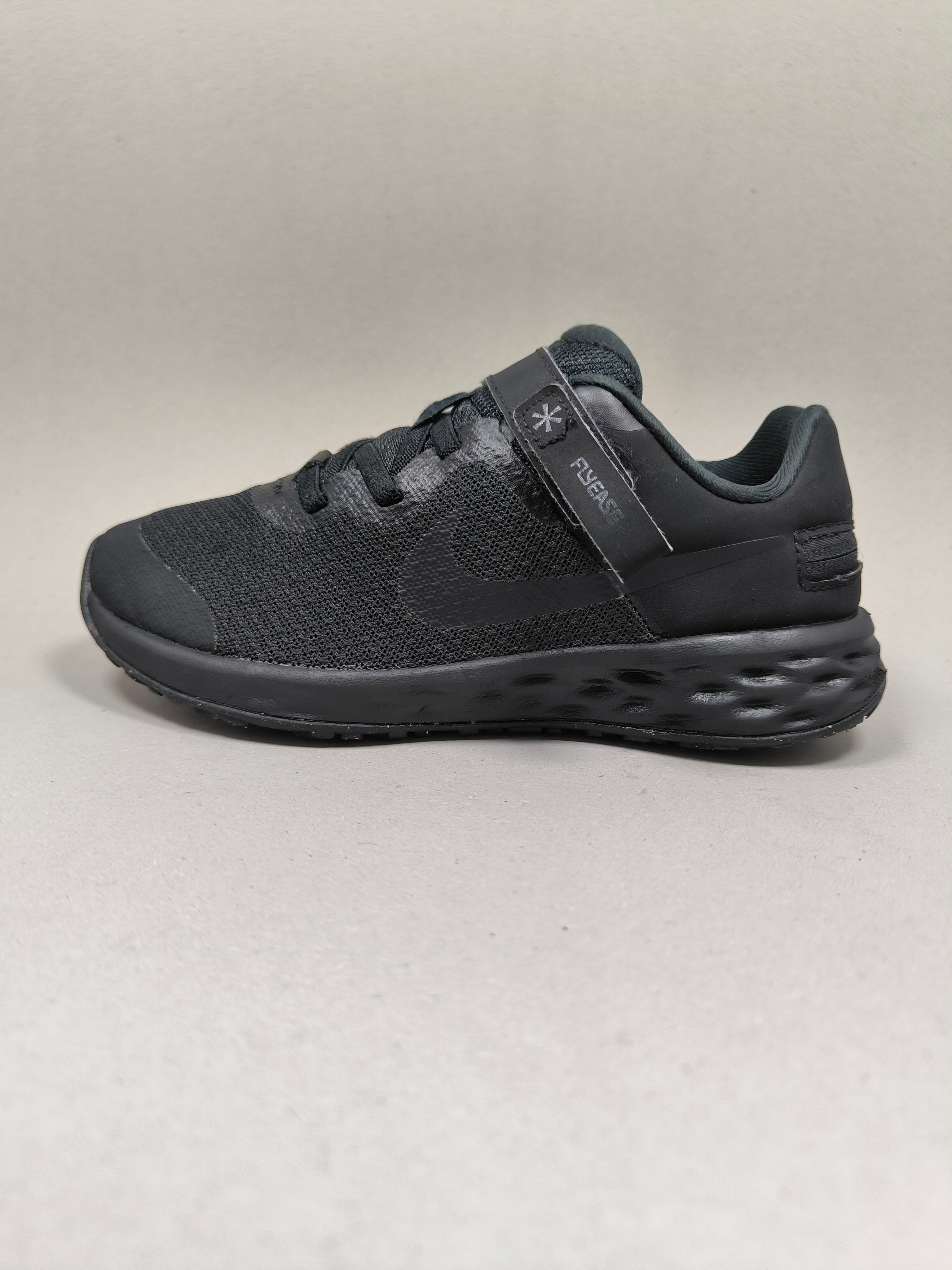 Nike Revolution 6 . Size : EUR  32 |Premium