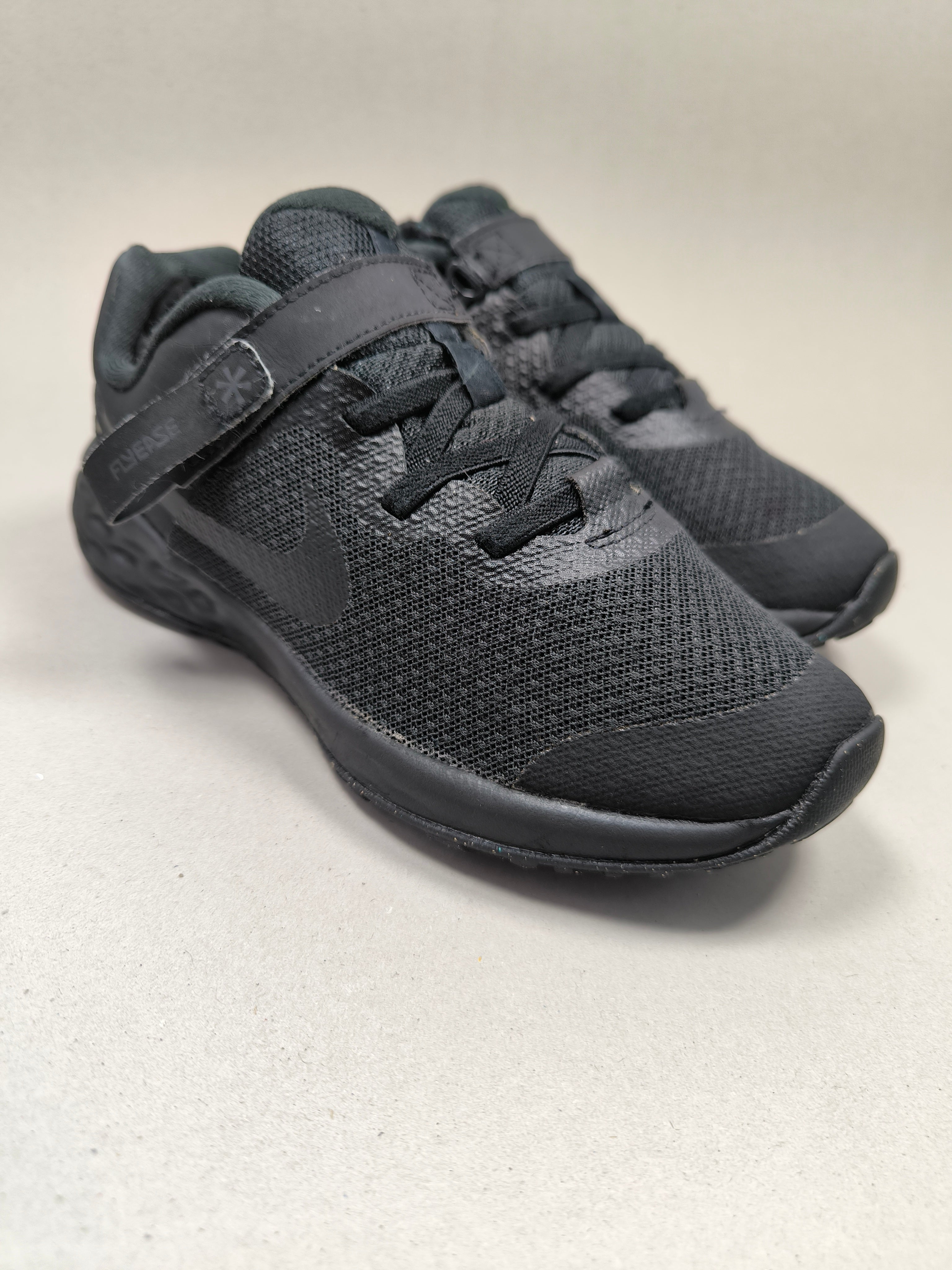 Nike Revolution 6 . Size : EUR  32 |Premium