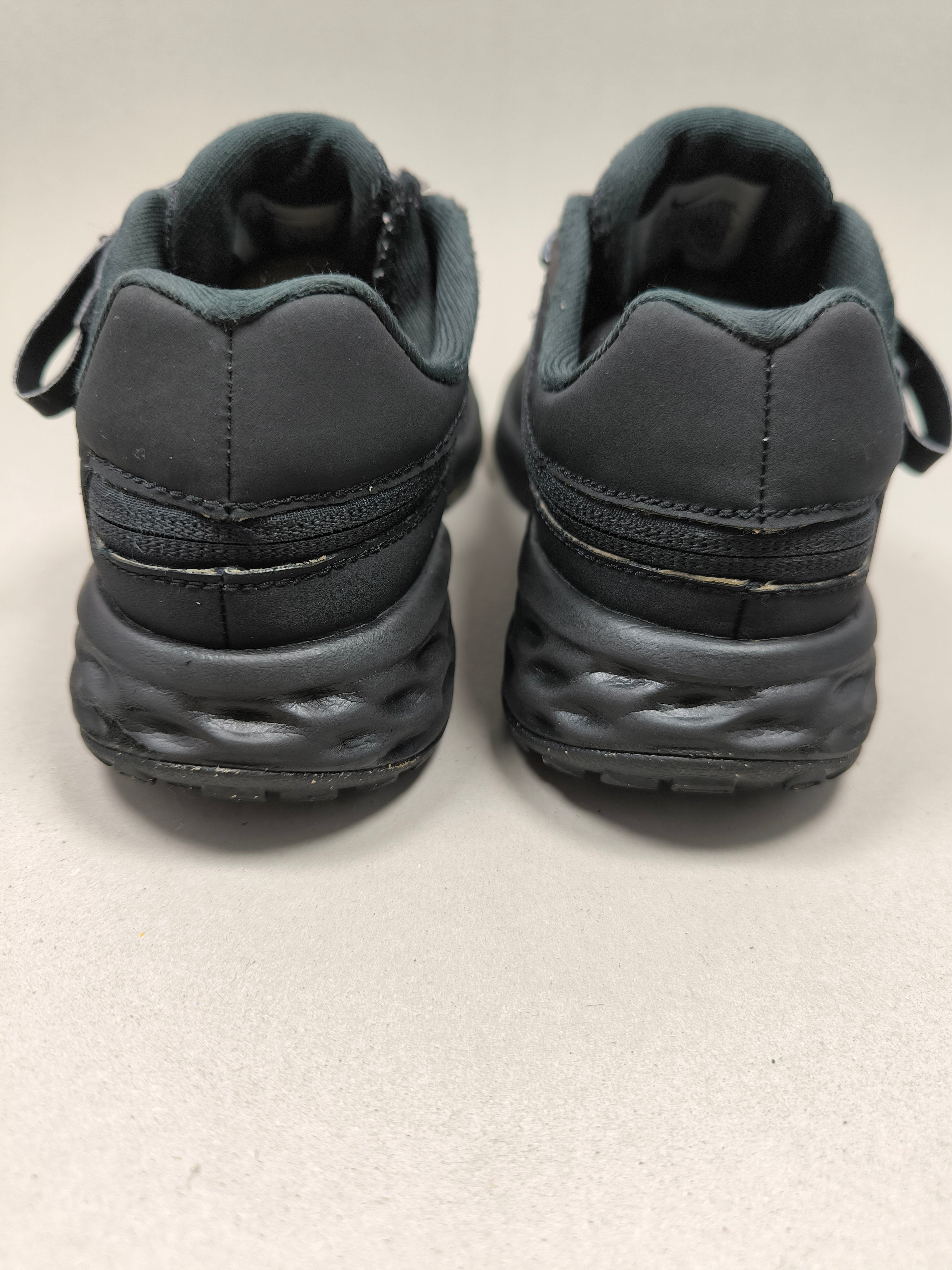 Nike Revolution 6 . Size : EUR  32 |Premium