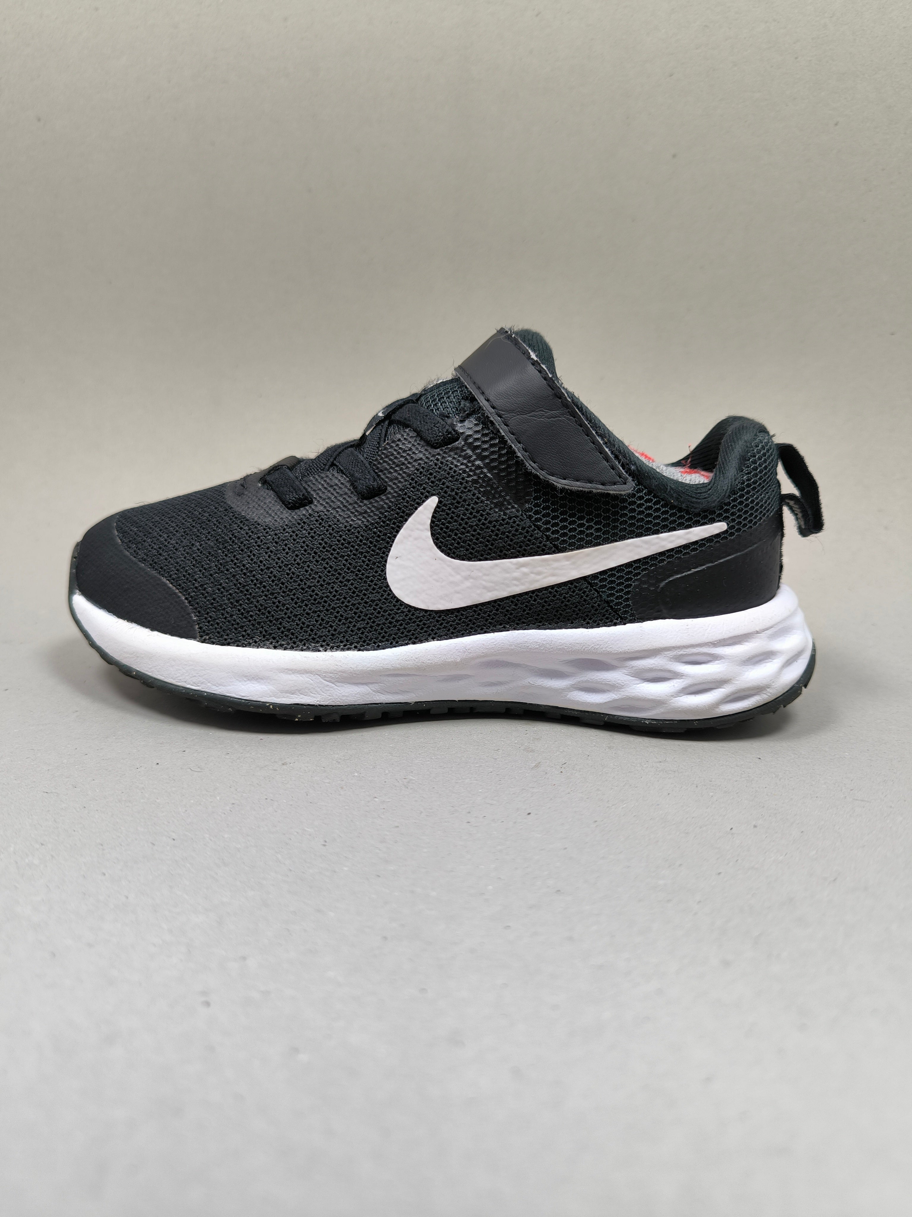 Nike Revolution 6 . Size : EUR  28 | Excellent+