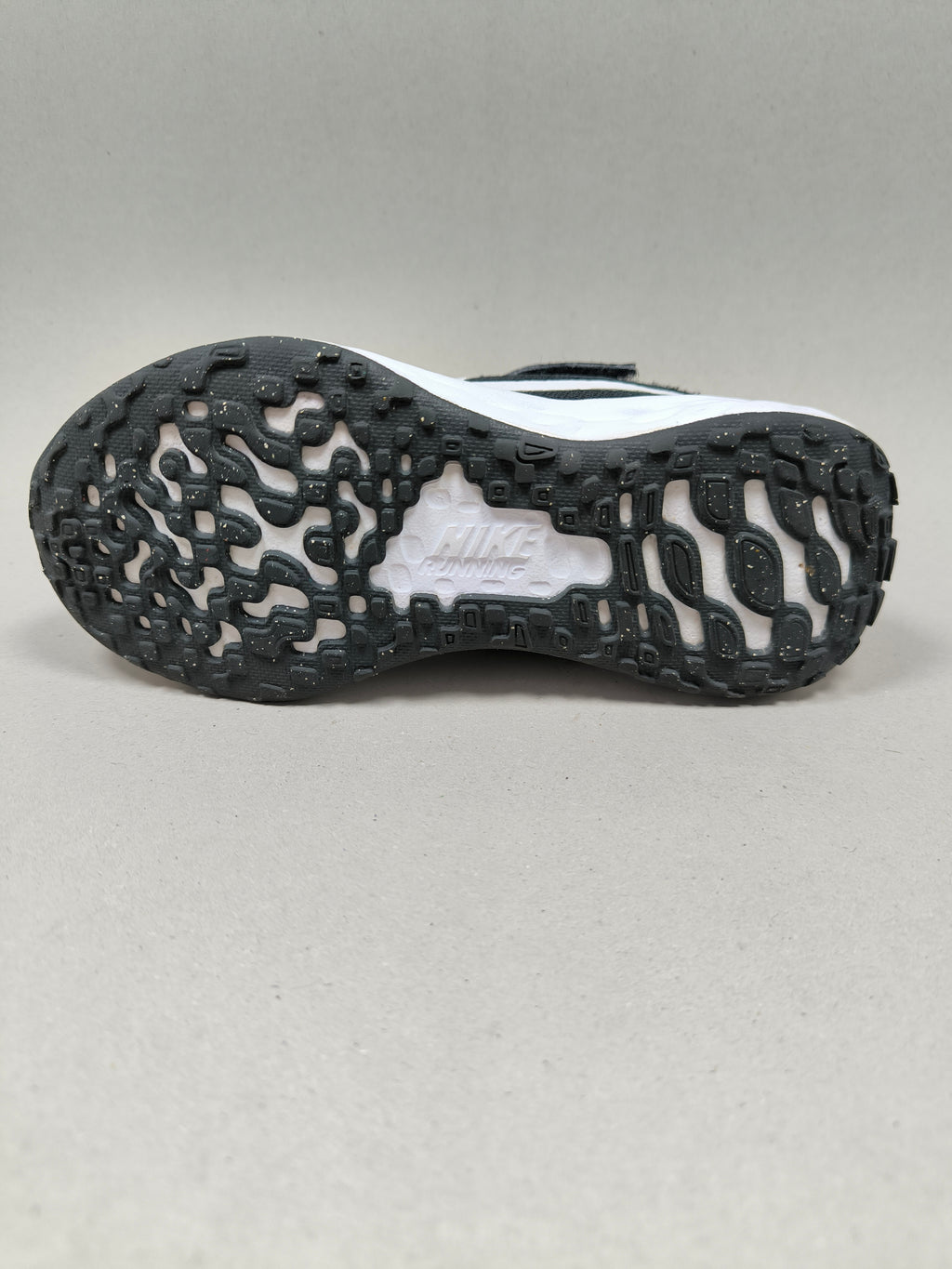 Nike Revolution 6 . Size : EUR  28 | Excellent+