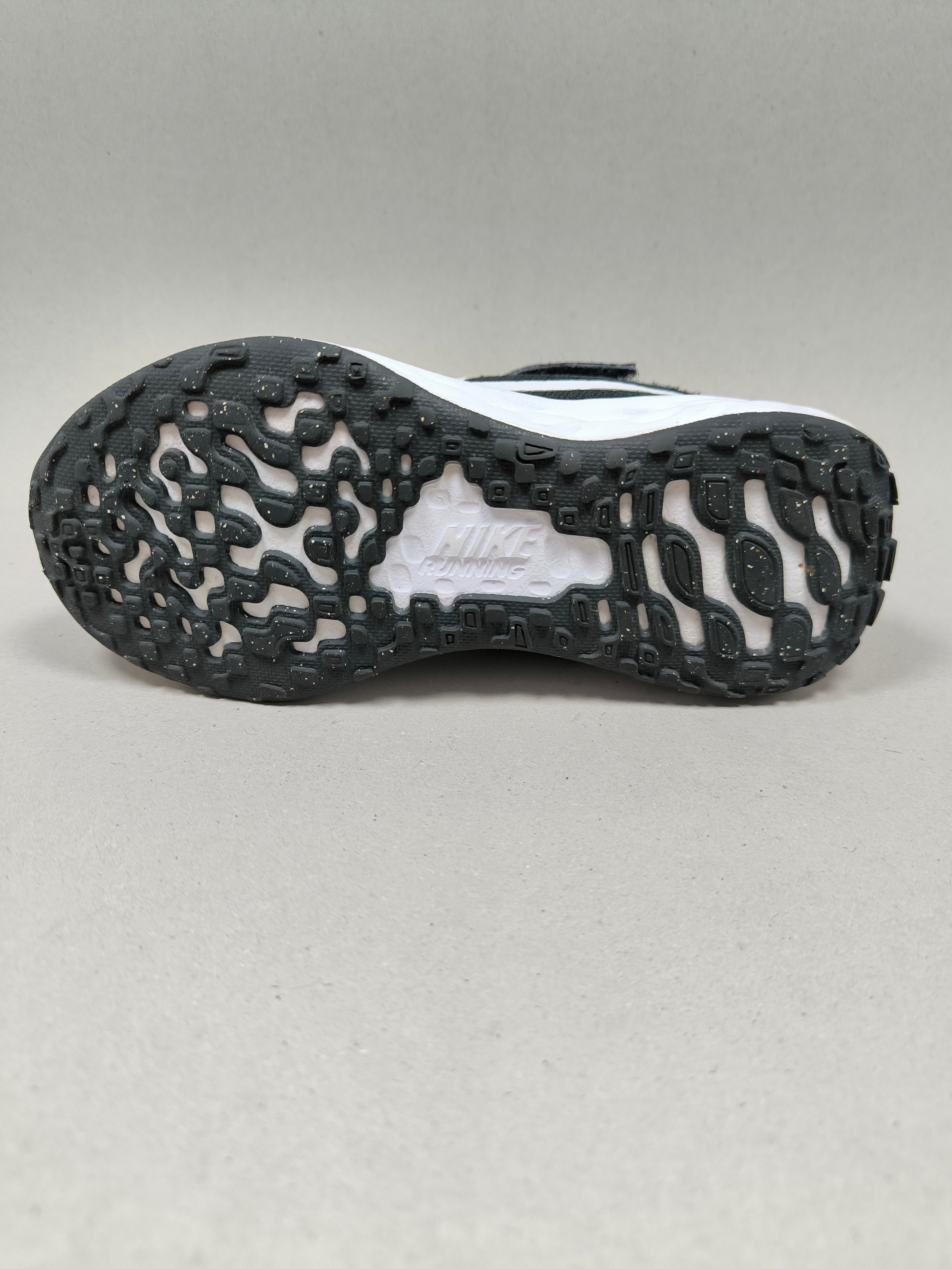 Nike Revolution 6 . Size : EUR  28 | Excellent+