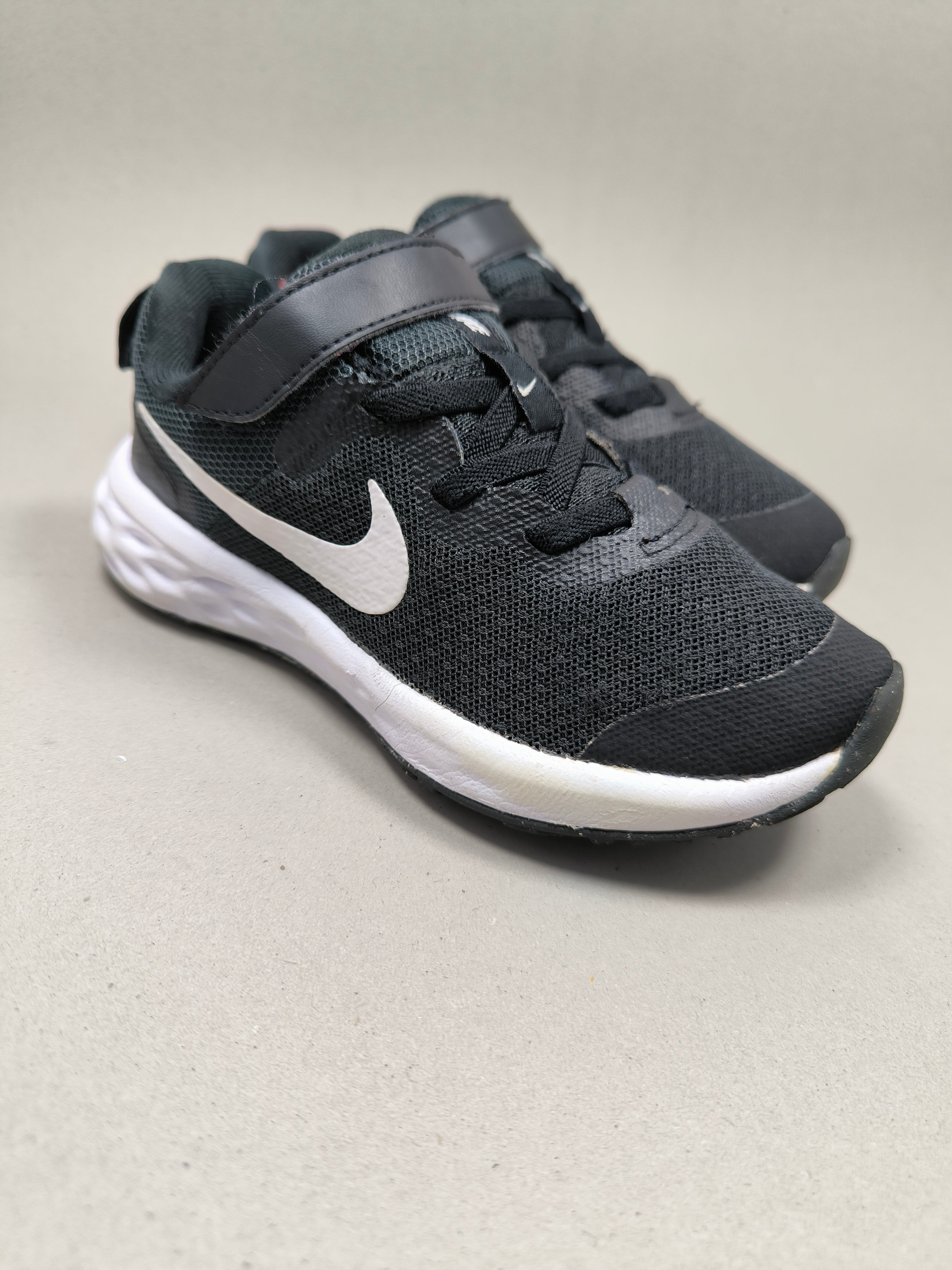 Nike Revolution 6 . Size : EUR  28 | Excellent+